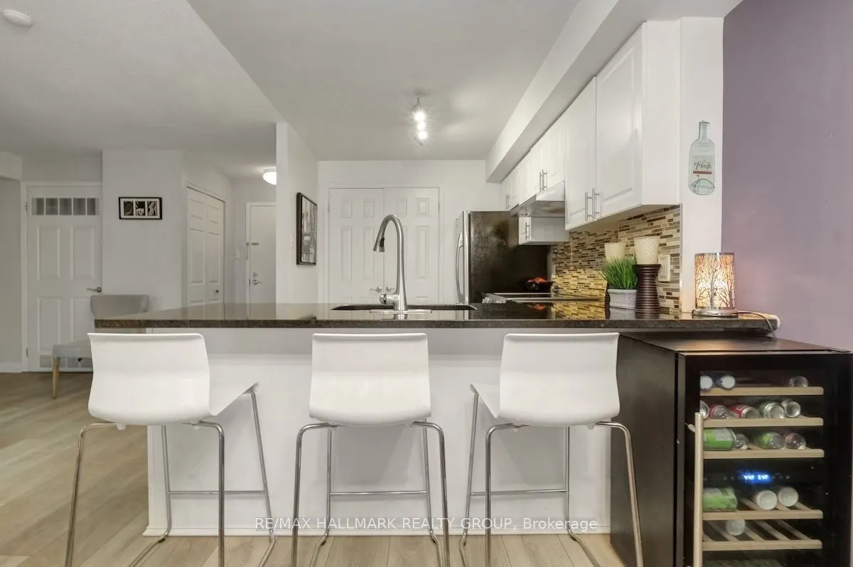 429 Somerset Street W, #802