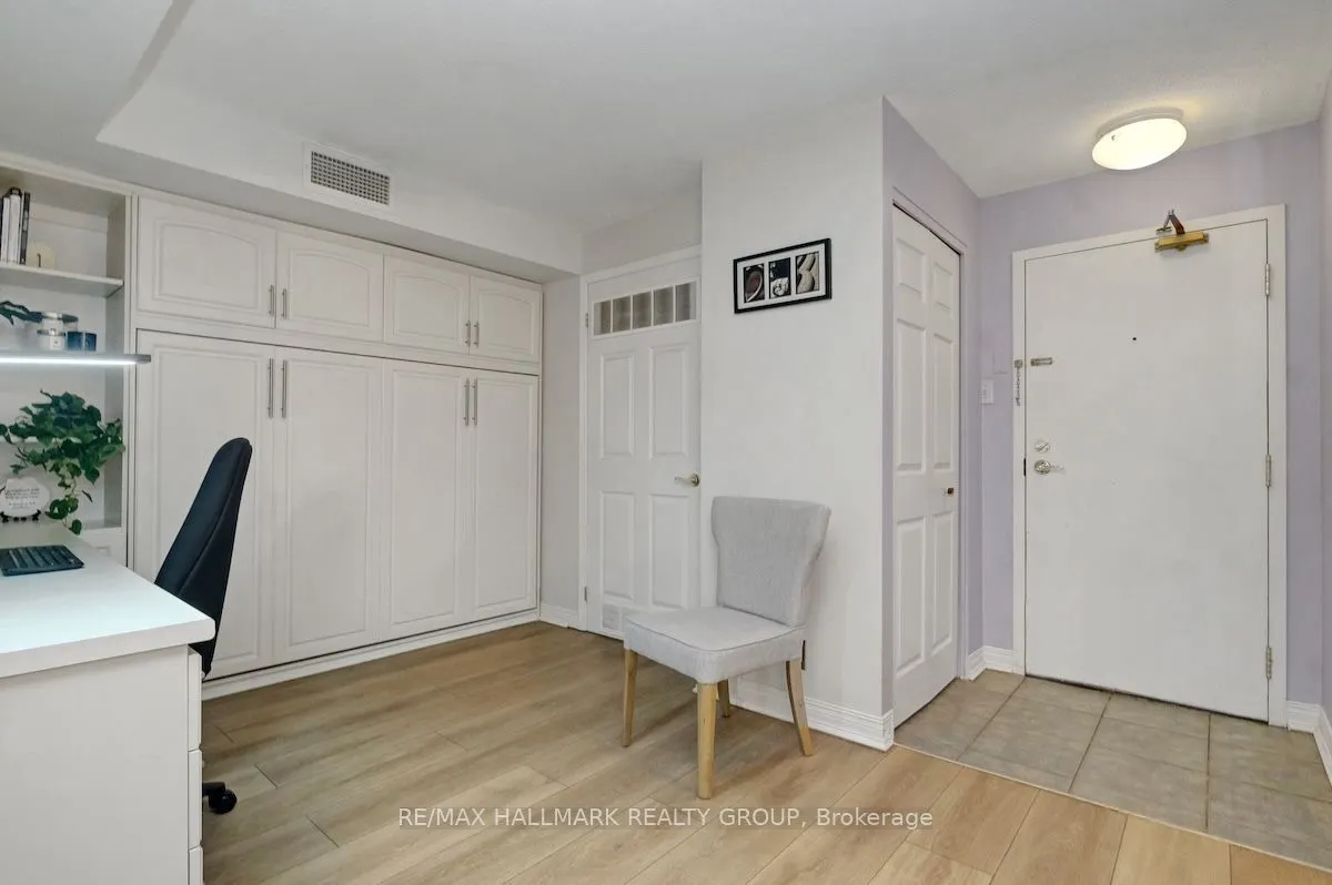 429 Somerset Street W, #802