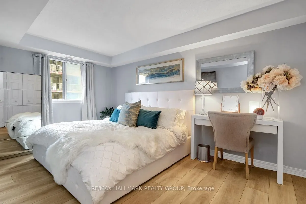 429 Somerset Street W, #802