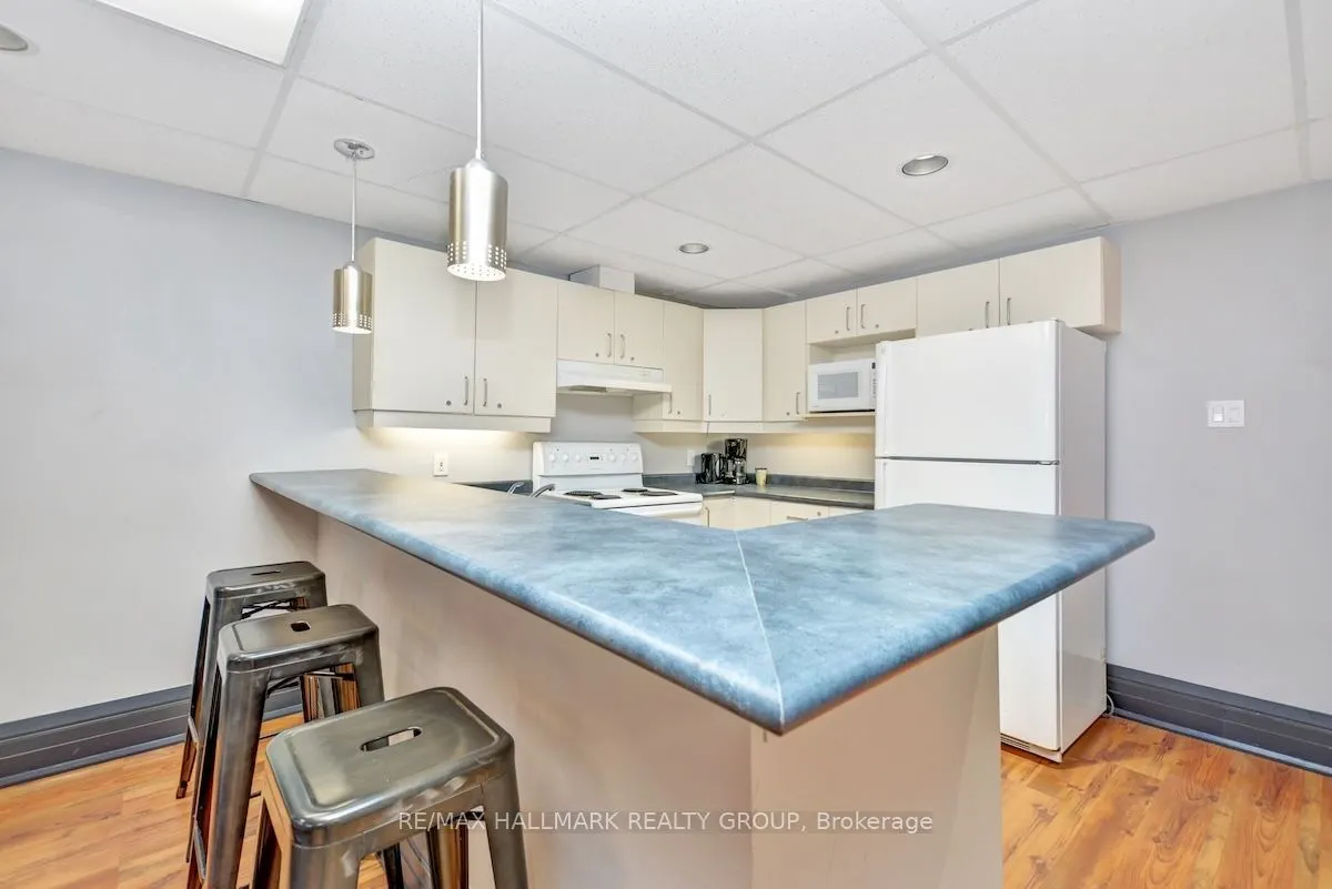 429 Somerset Street W, #802