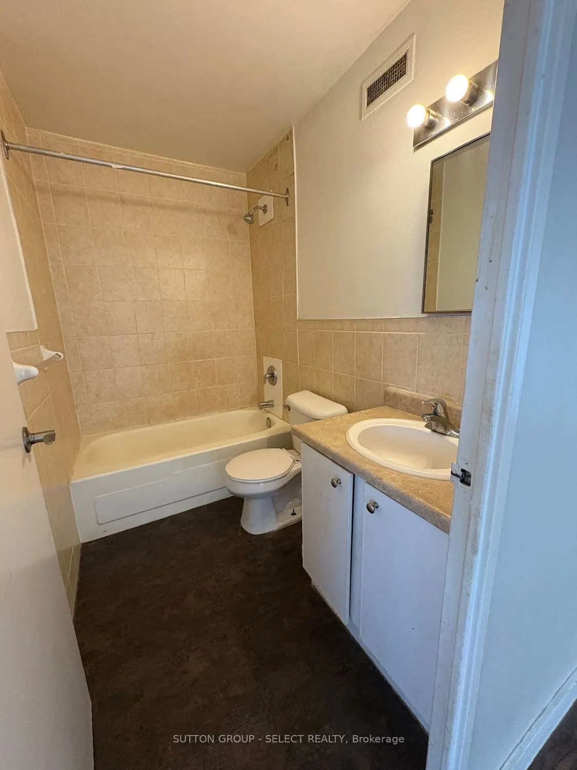 563 Mornington Avenue, #605