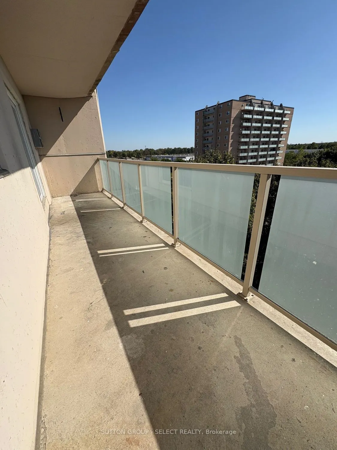 563 Mornington Avenue, #605