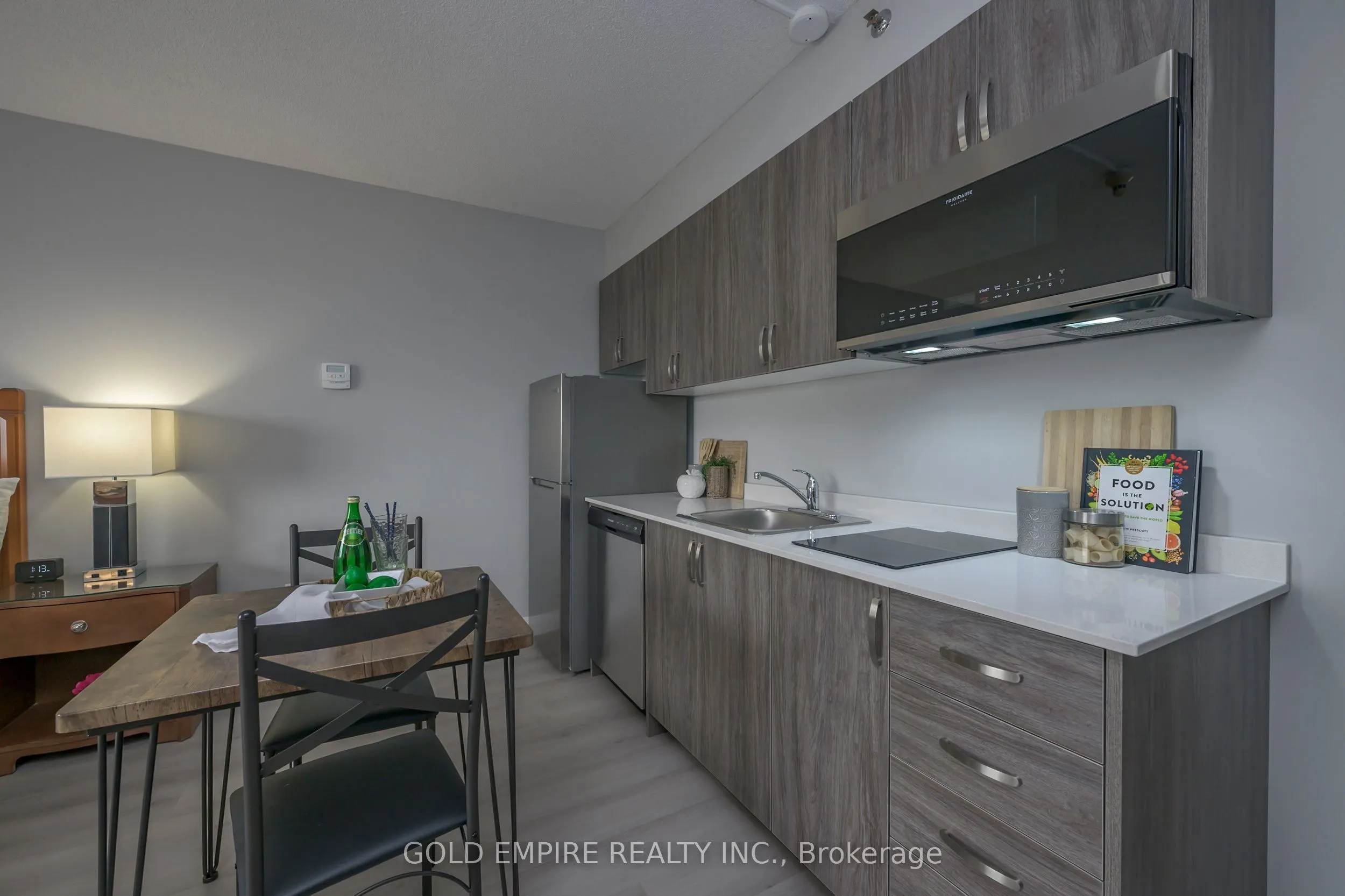 300 King Street, #STUDIO