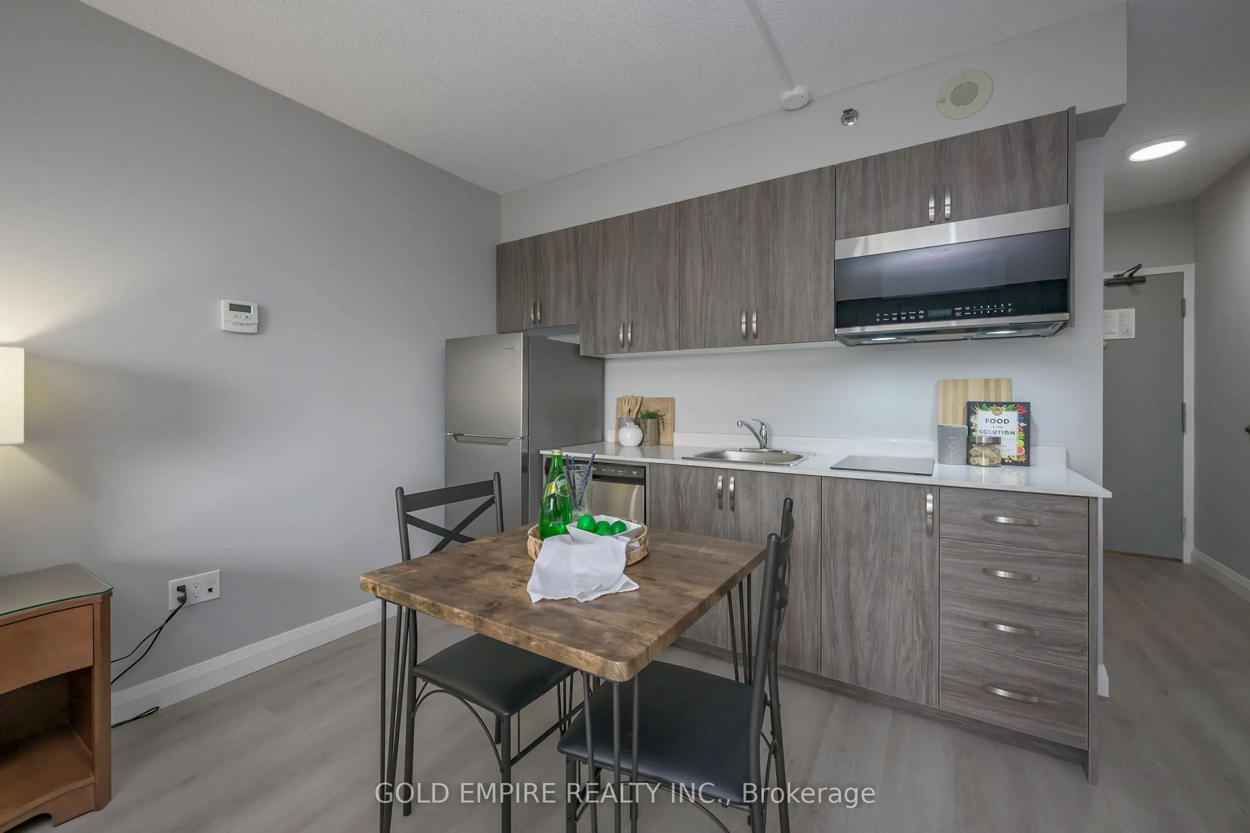 300 King Street, #STUDIO