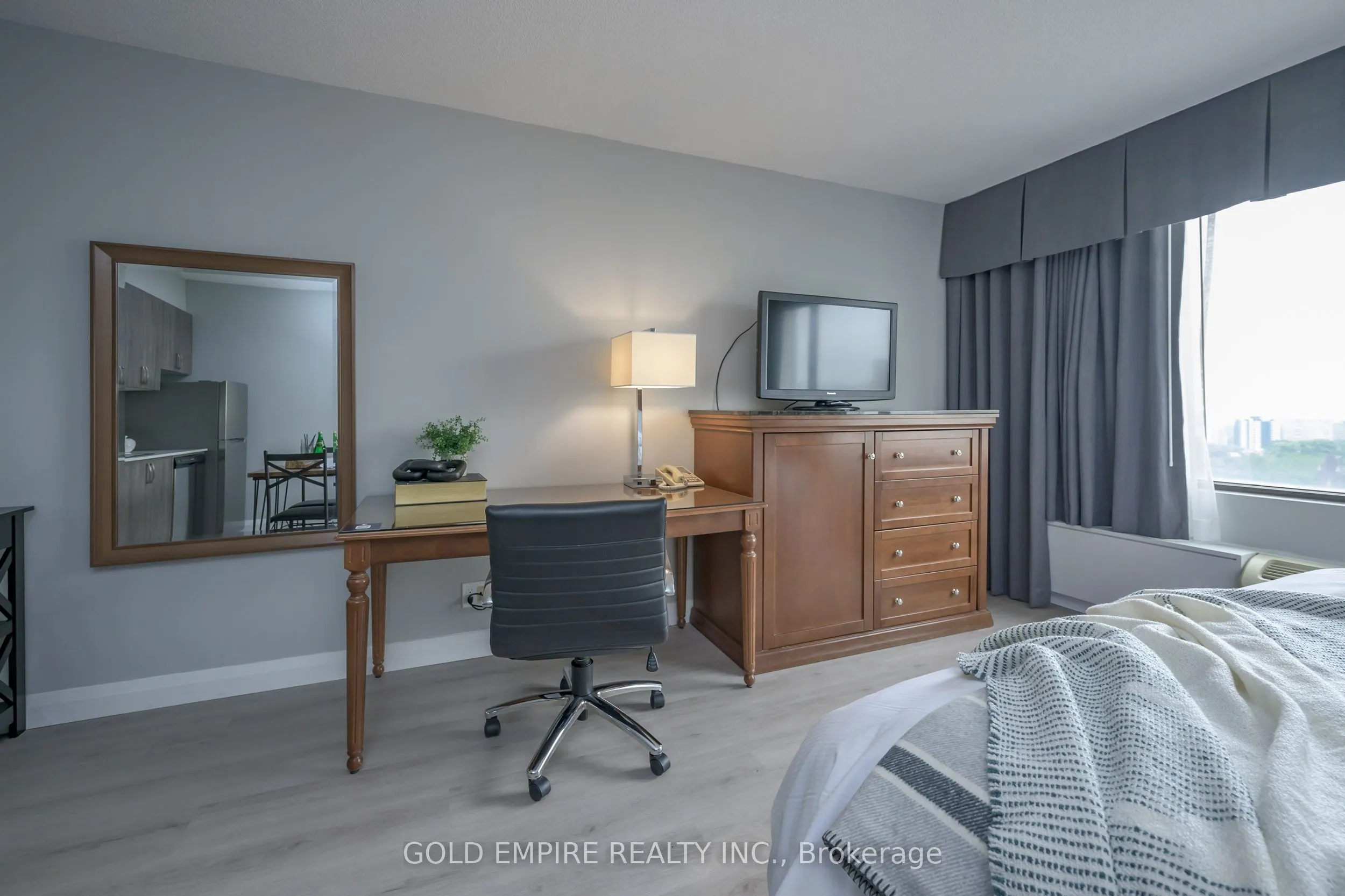 300 King Street, #STUDIO