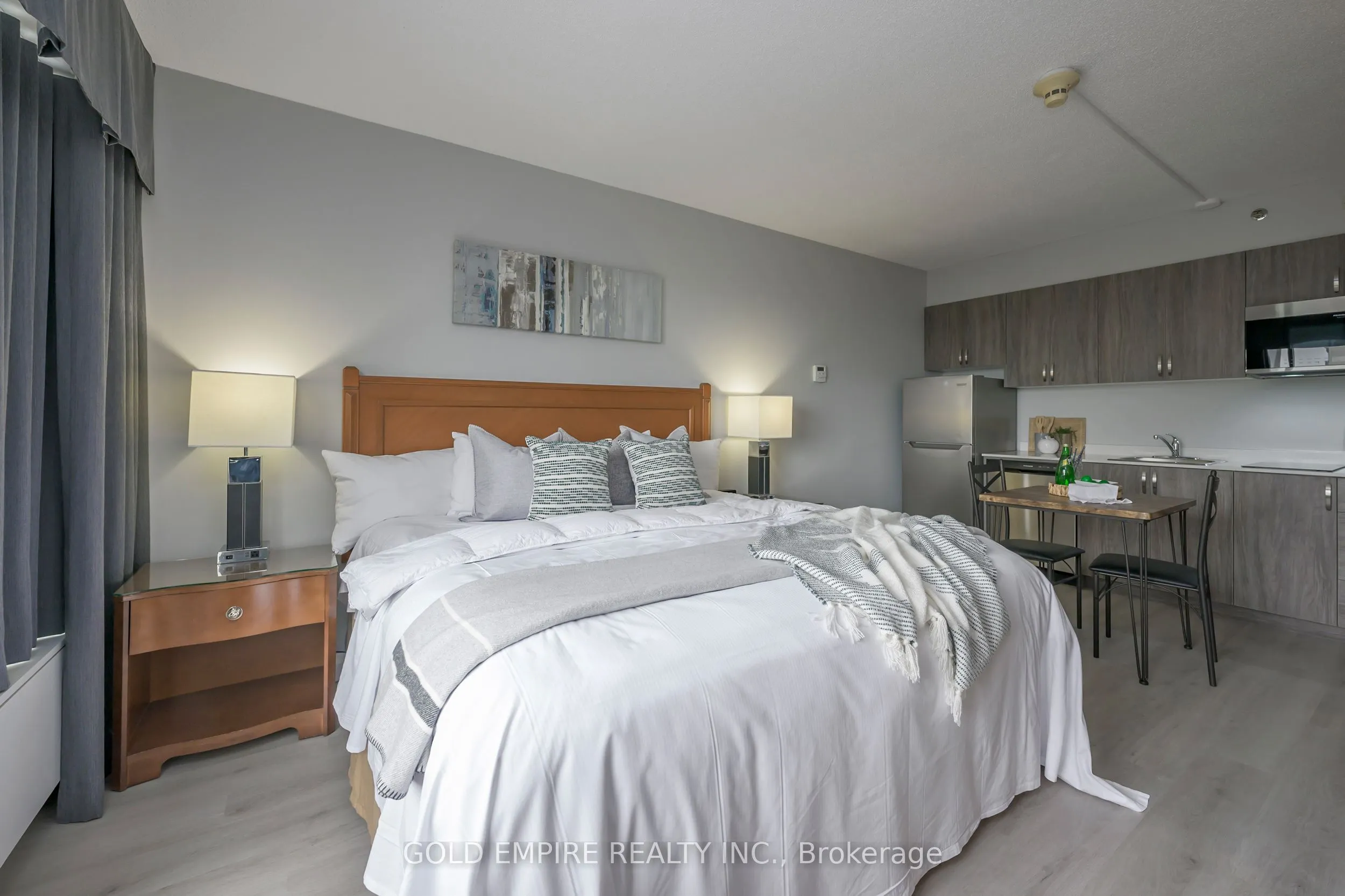 300 King Street, #STUDIO