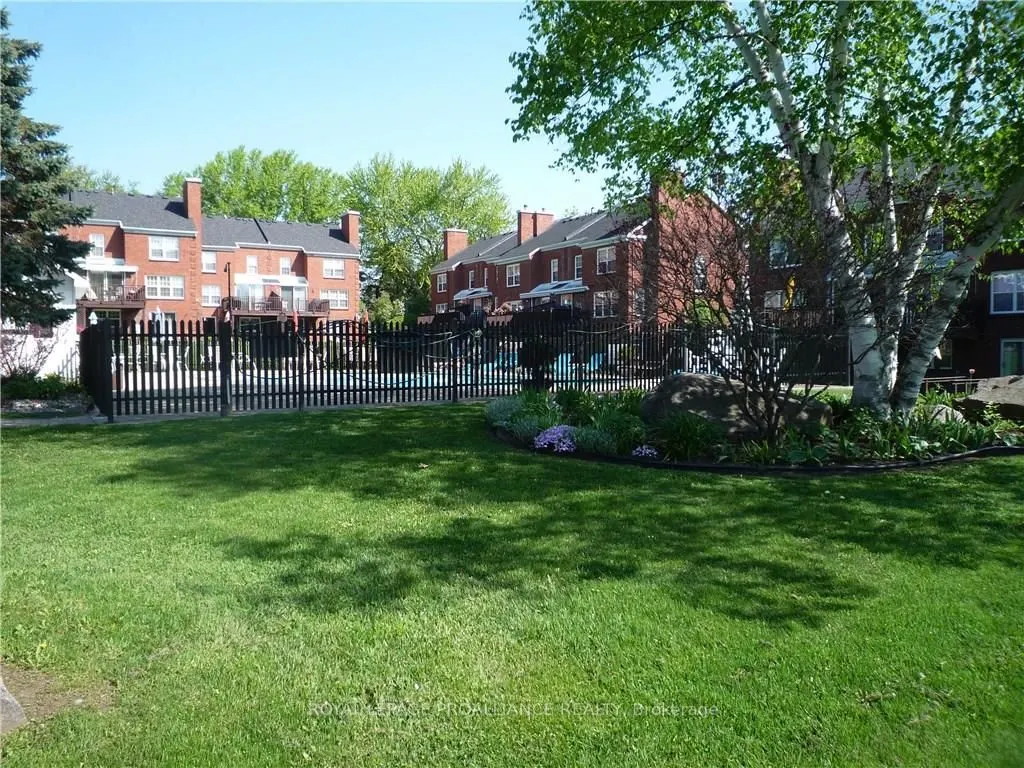 45 Country Club Place, #16
