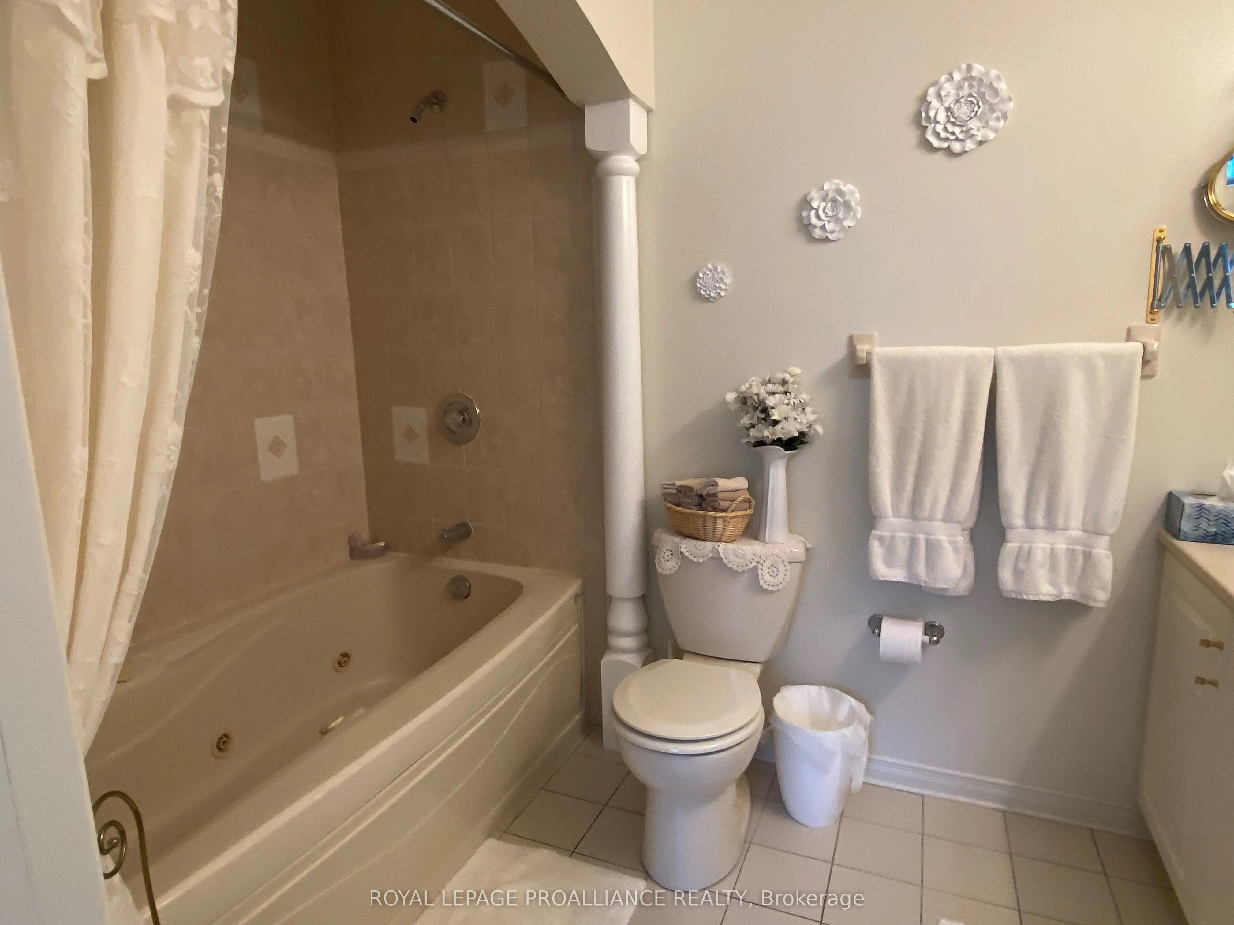 45 Country Club Place, #16
