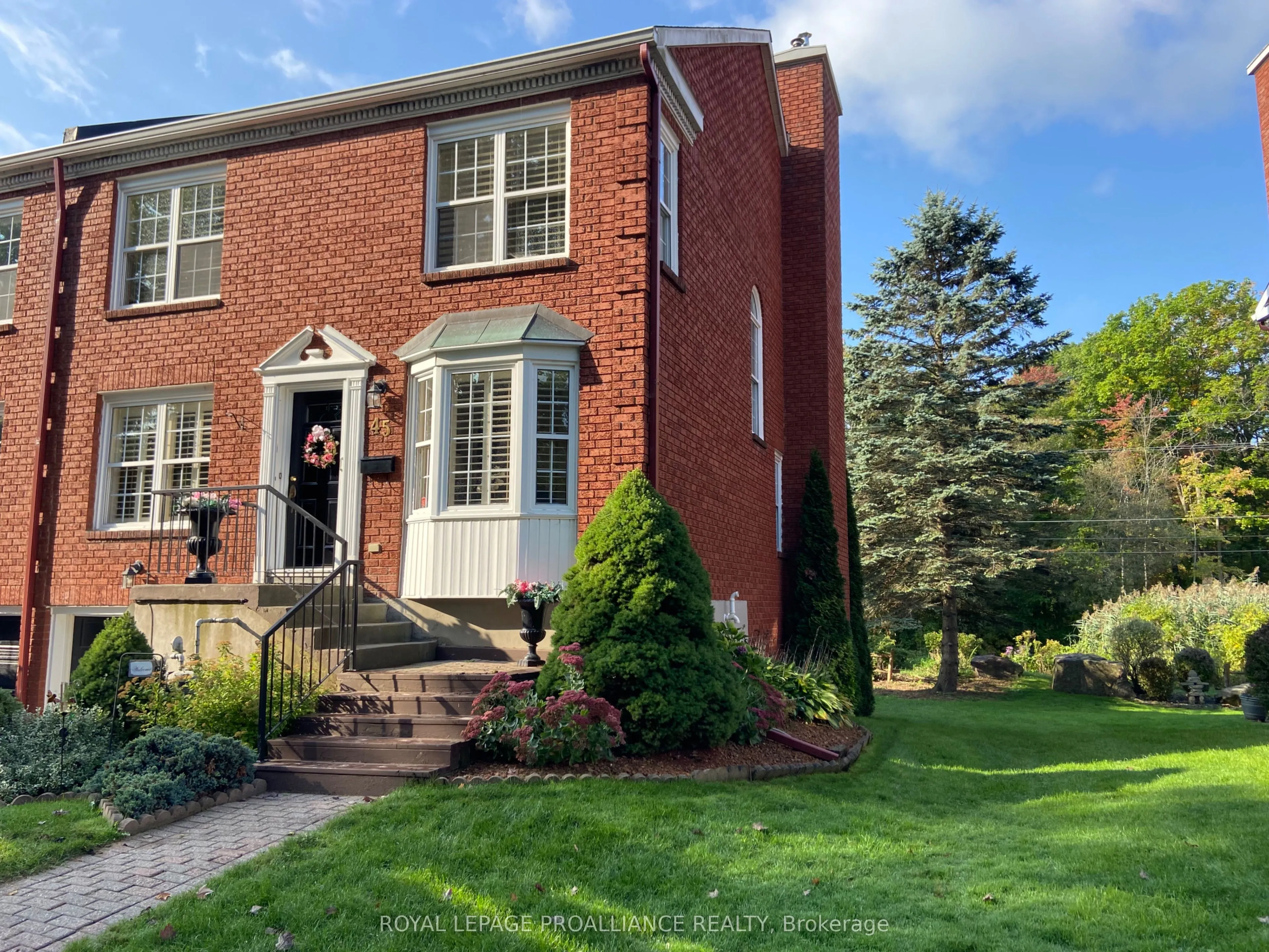 45 Country Club Place, #16
