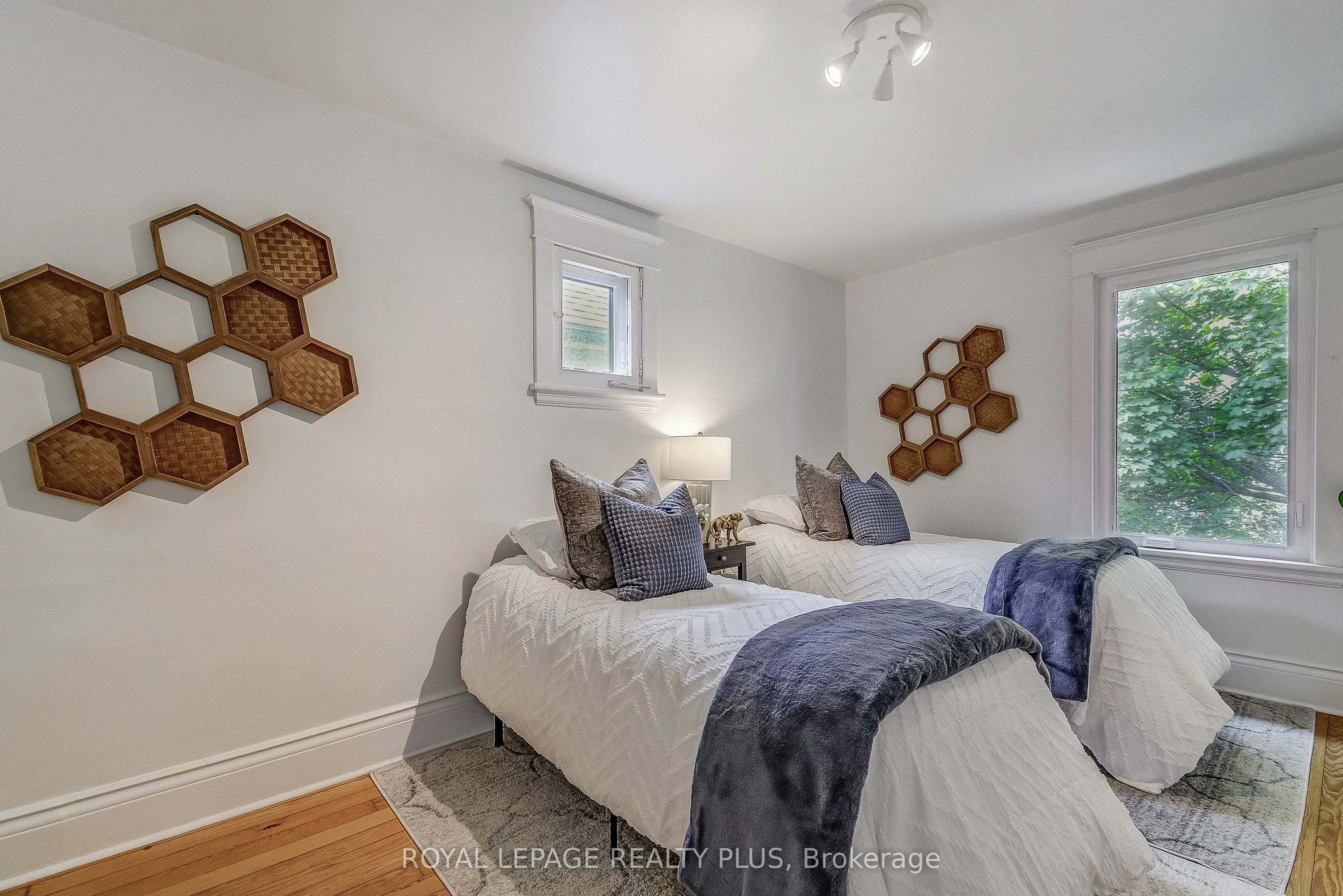 192 Kensington Avenue S