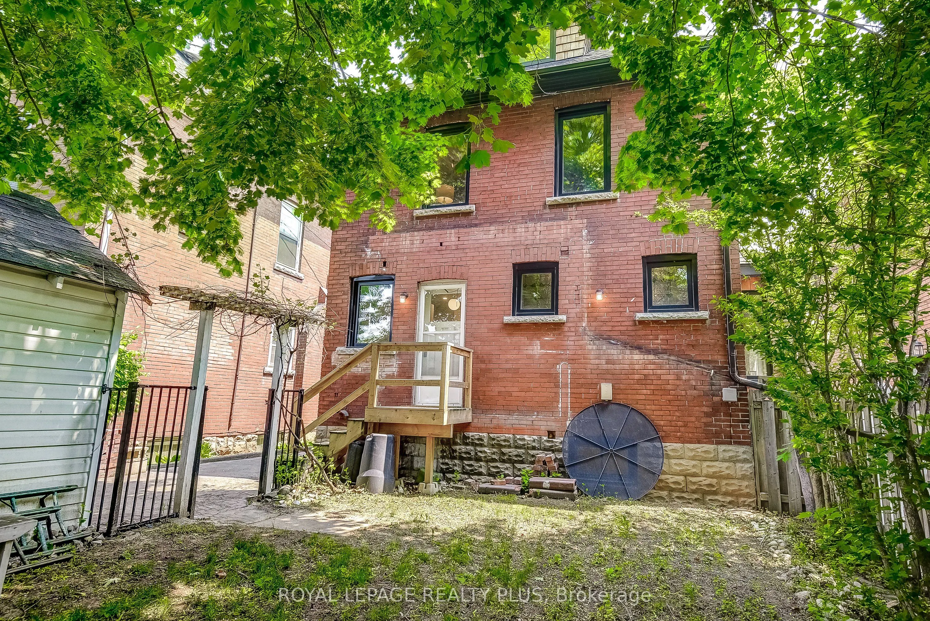 192 Kensington Avenue S