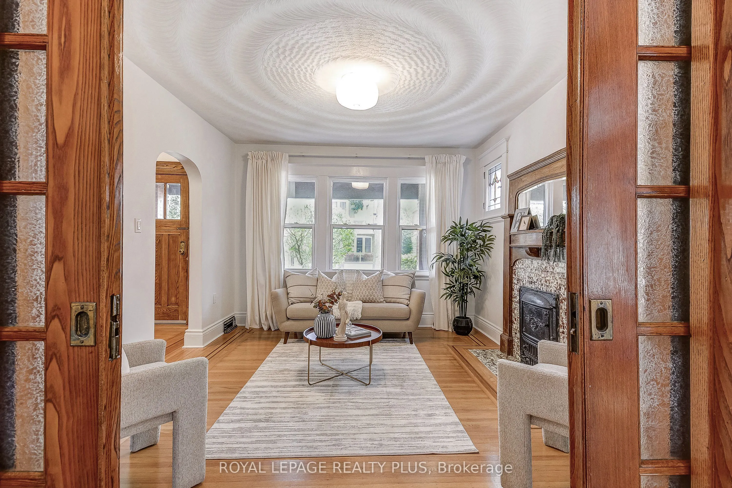 192 Kensington Avenue S