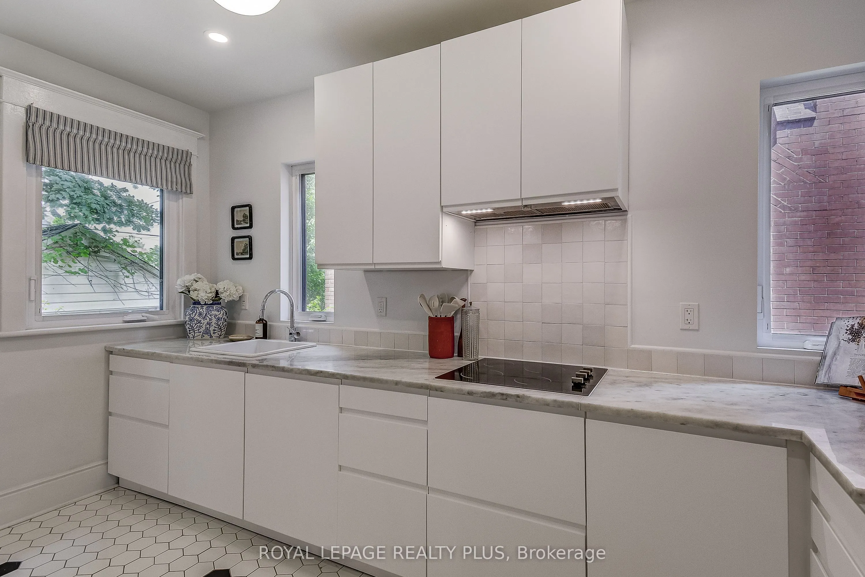 192 Kensington Avenue S
