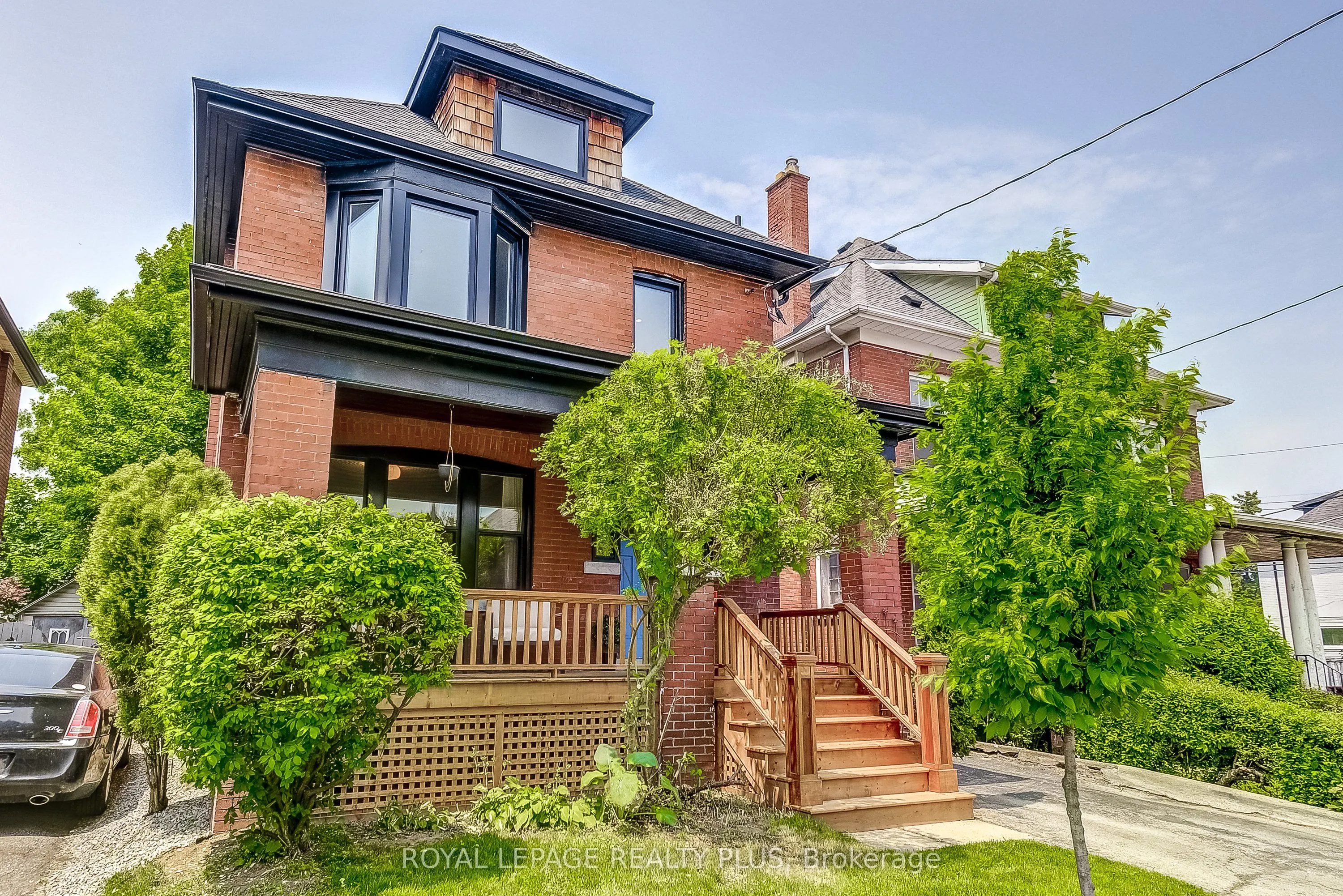192 Kensington Avenue S