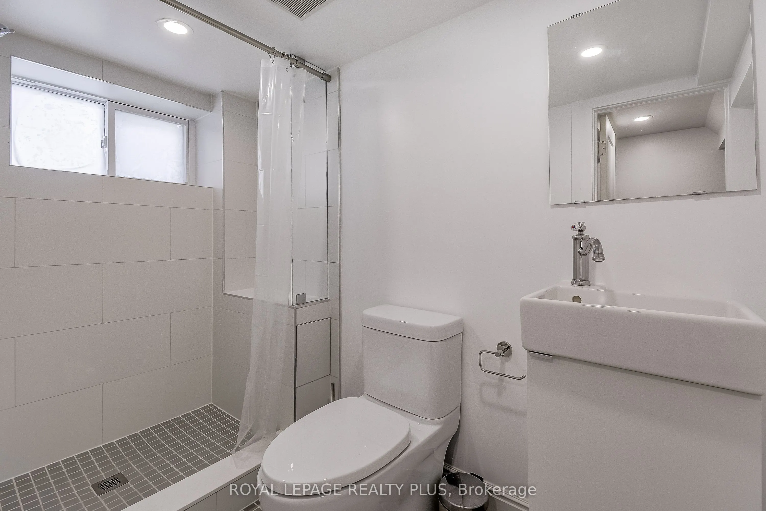 192 Kensington Avenue S