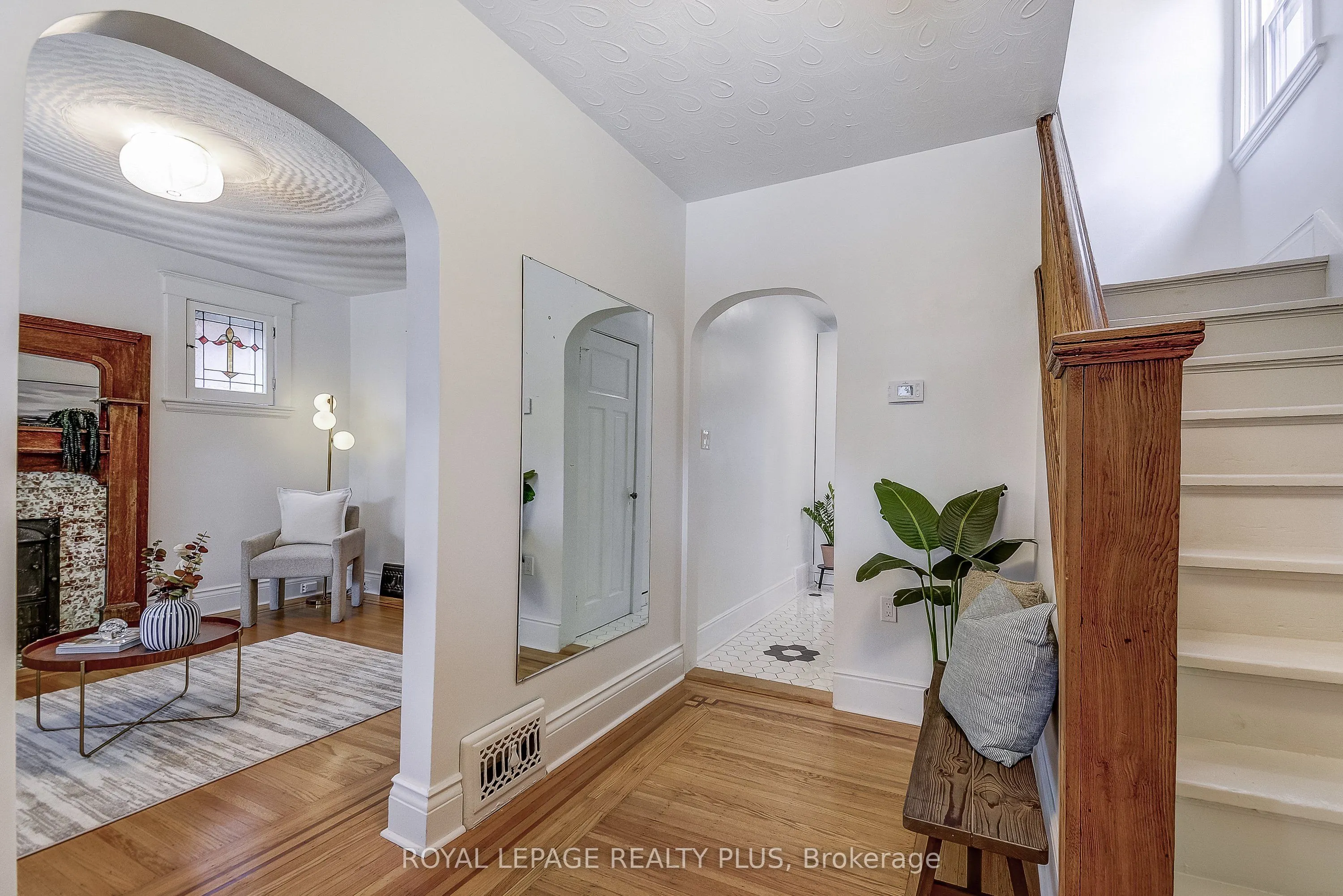 192 Kensington Avenue S