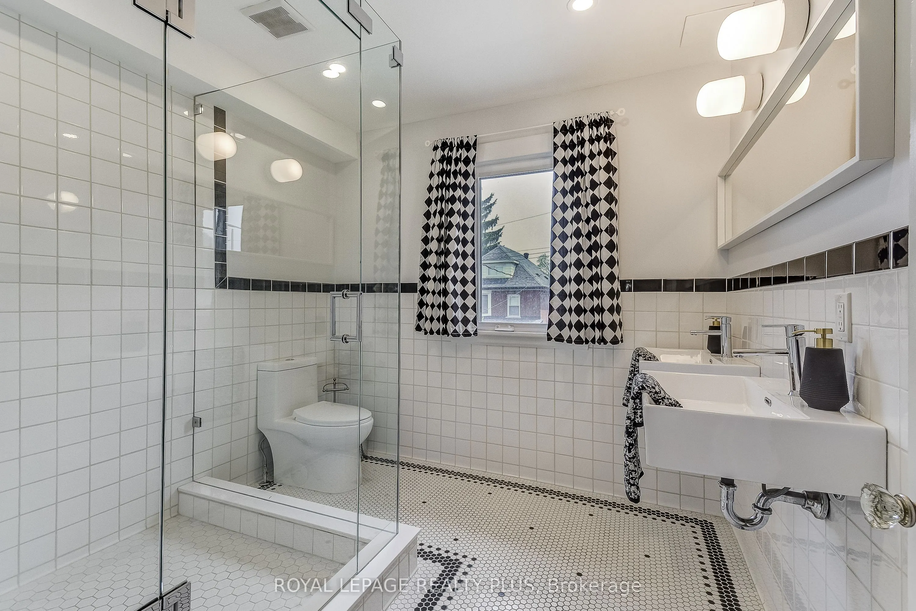 192 Kensington Avenue S