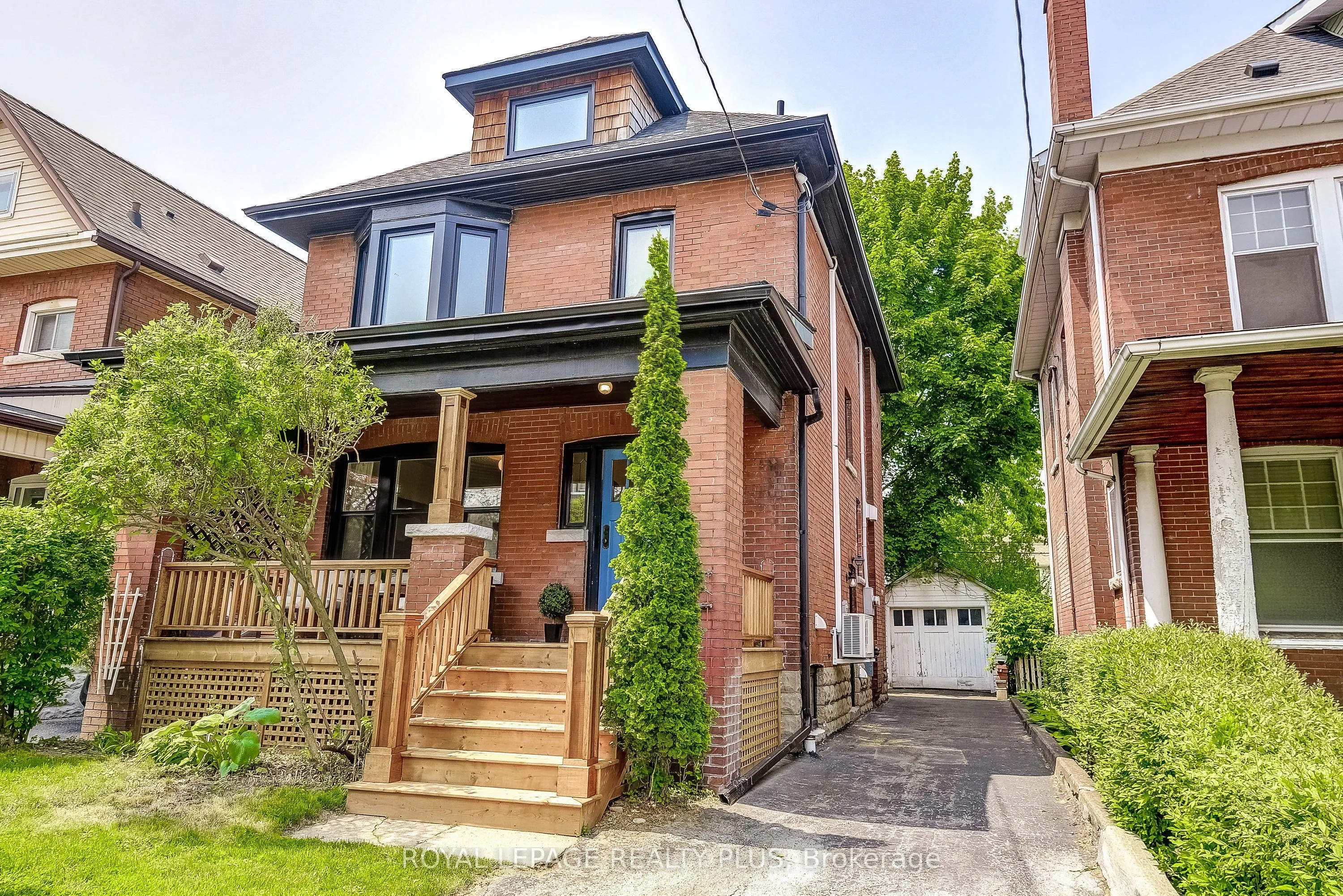 192 Kensington Avenue S