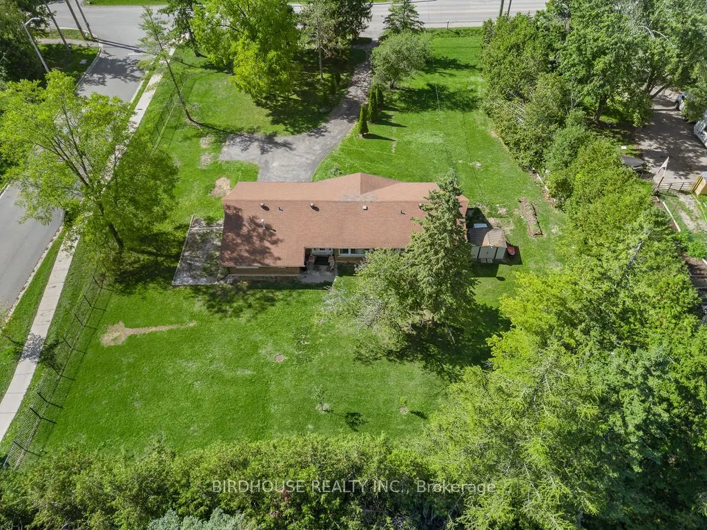 260 Angeline Street N