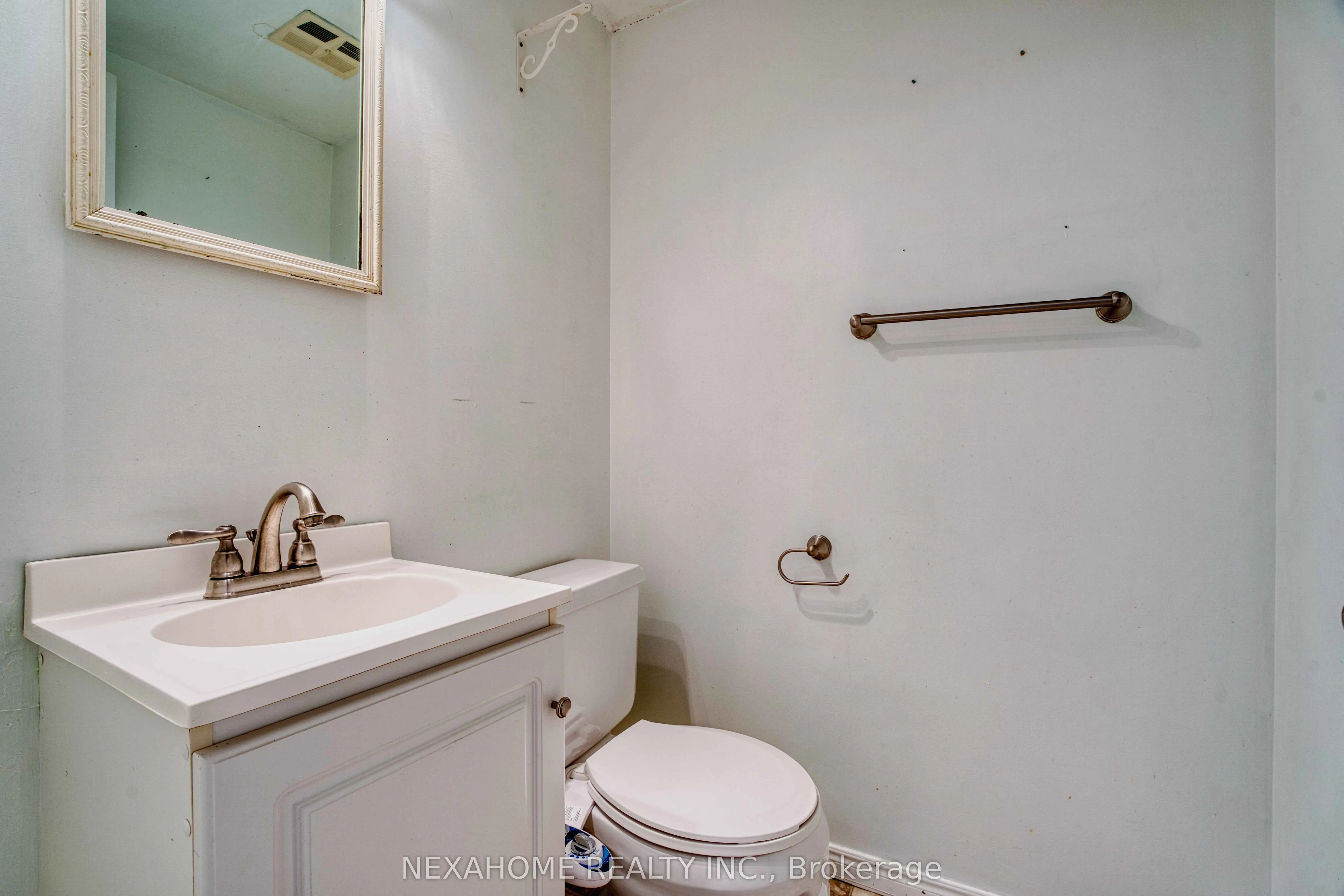 285 EVERGLADE Crescent, #33