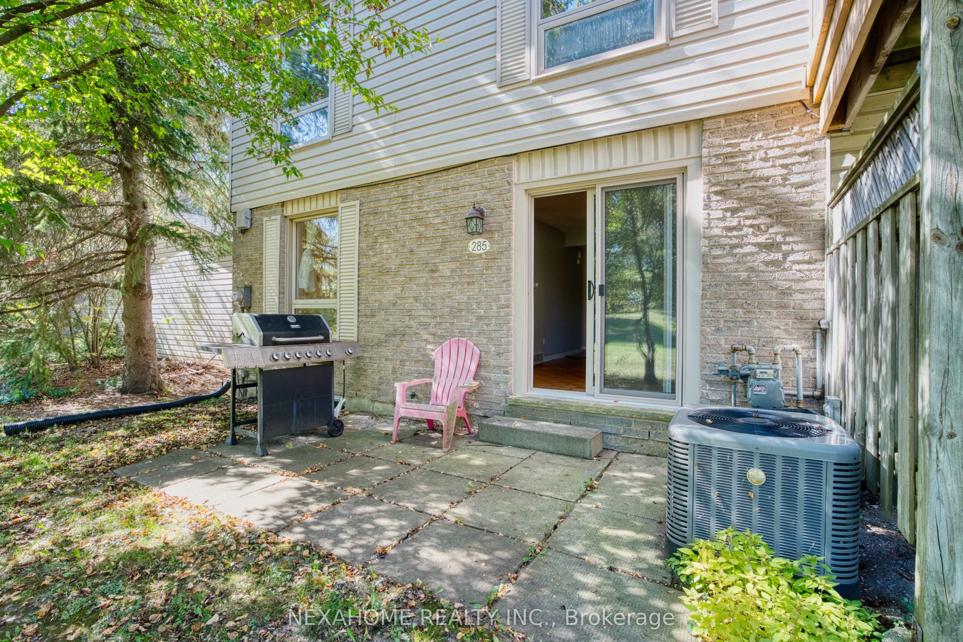 285 EVERGLADE Crescent, #33