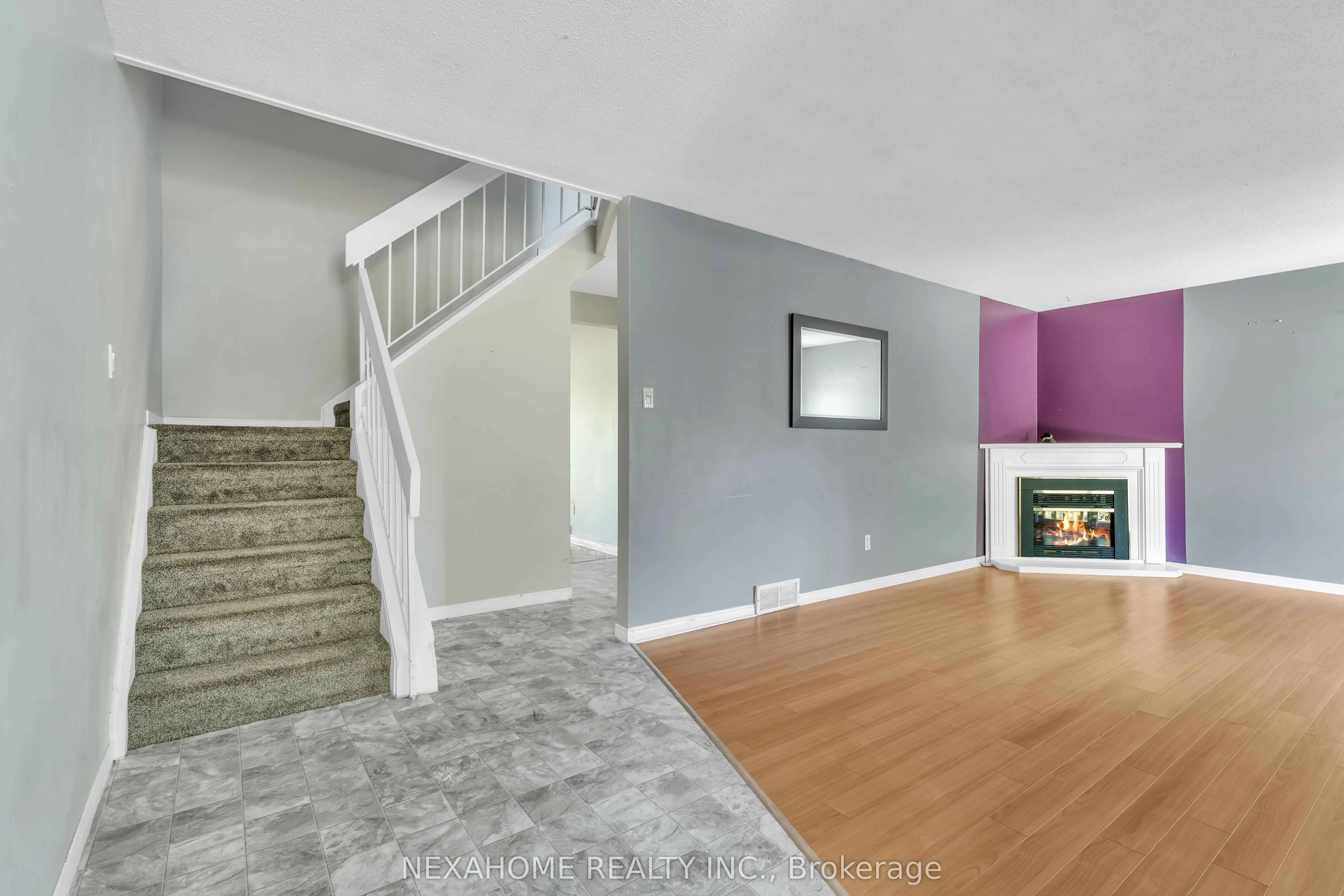 285 EVERGLADE Crescent, #33