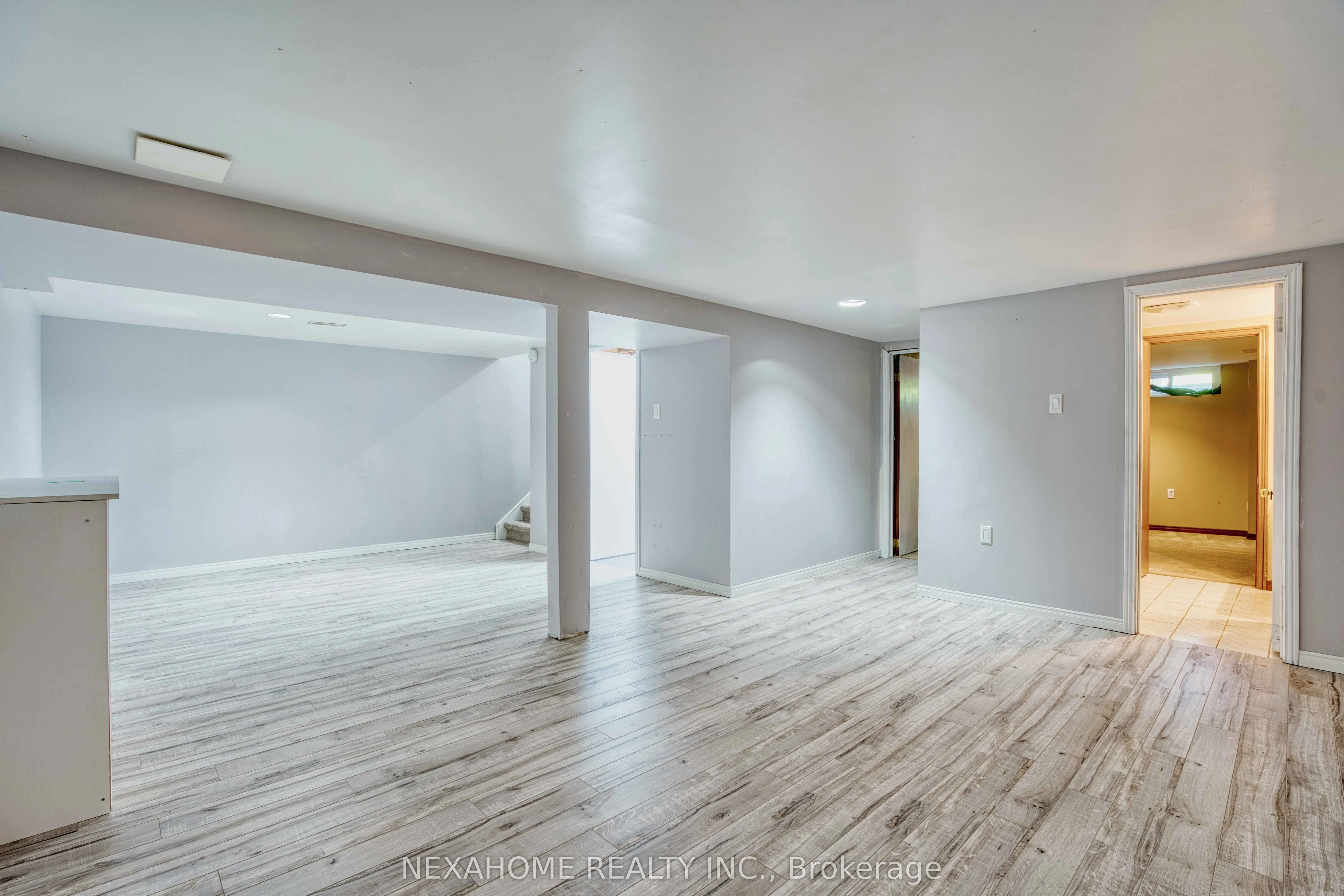 285 EVERGLADE Crescent, #33