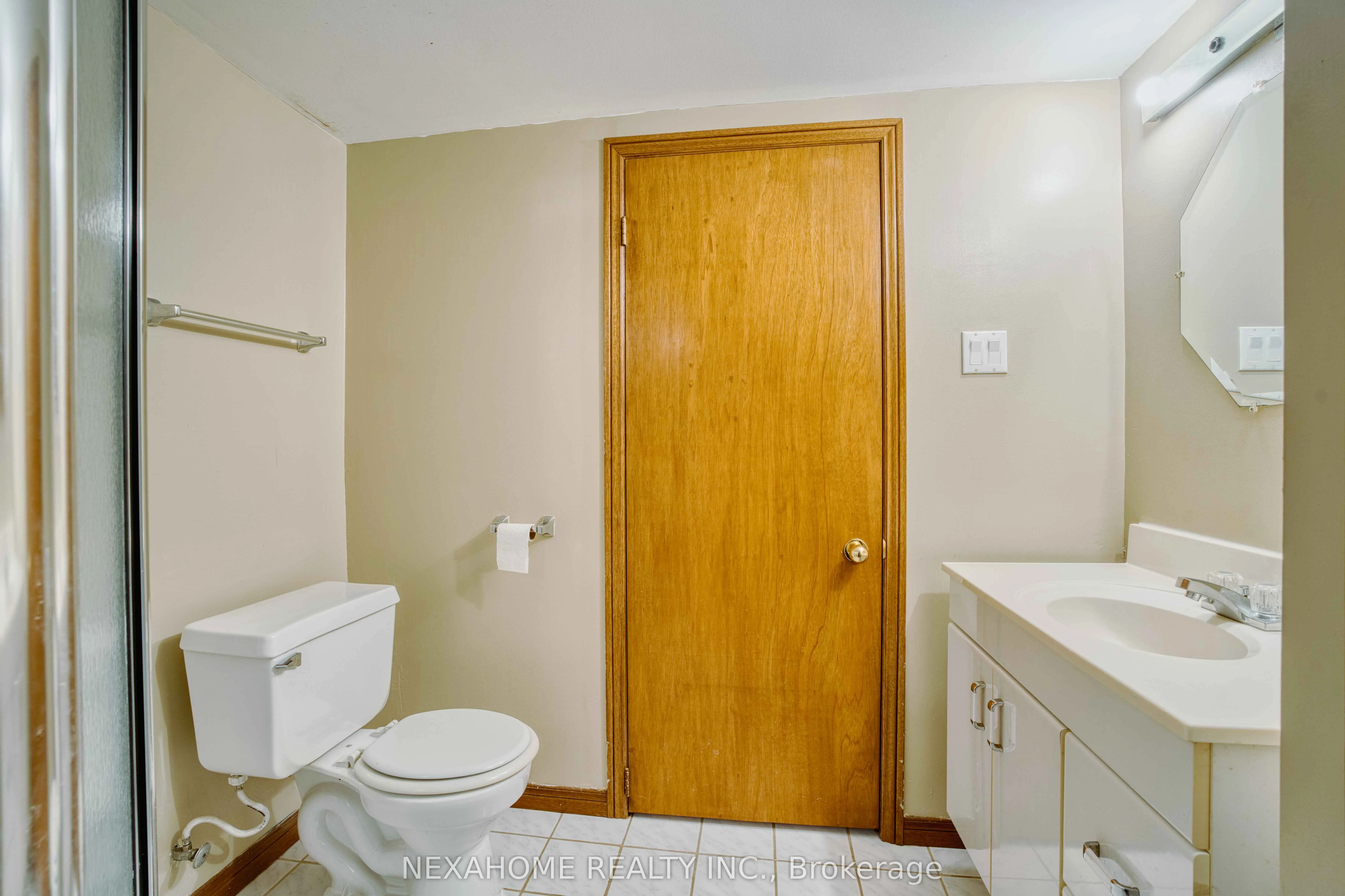 285 EVERGLADE Crescent, #33