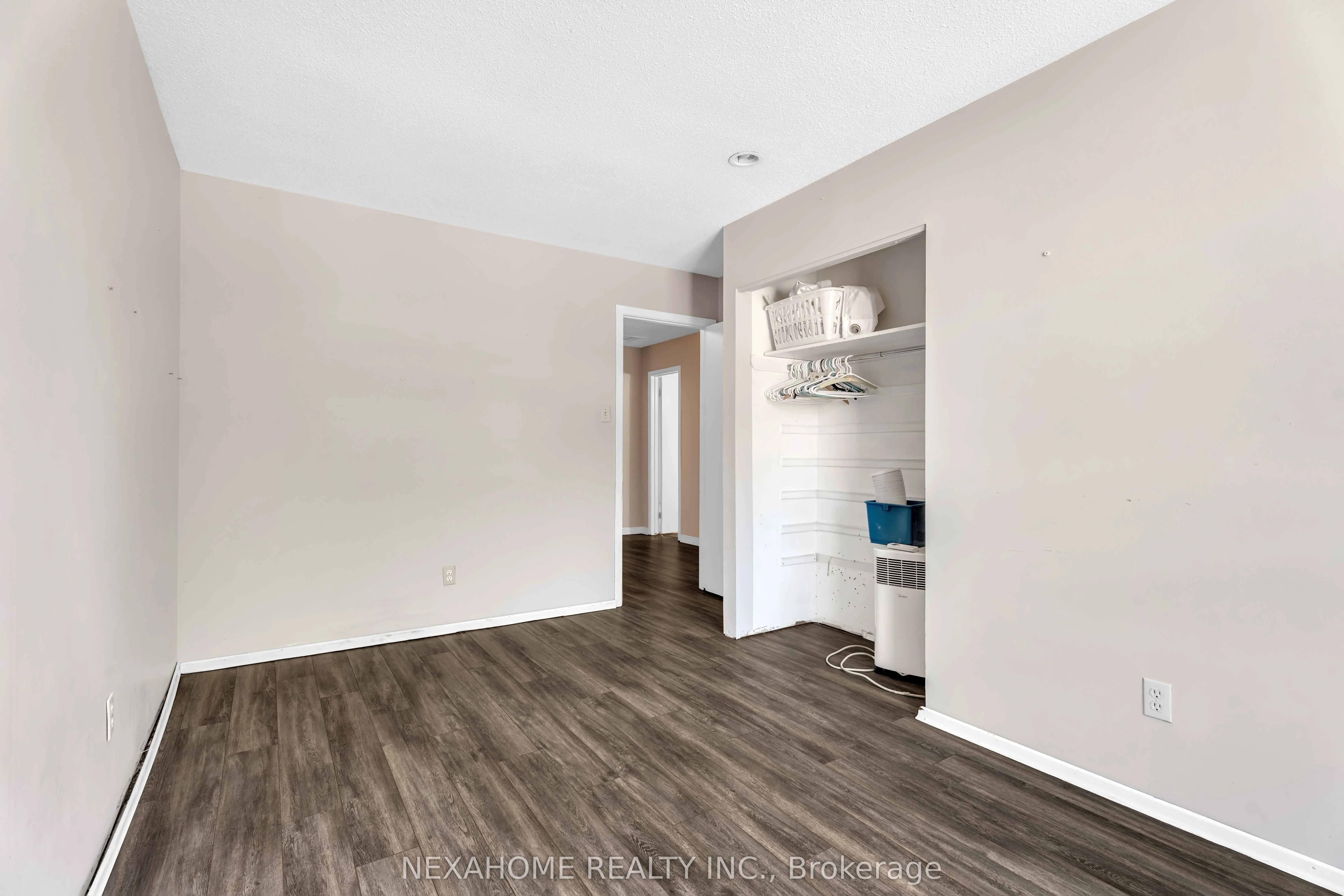285 EVERGLADE Crescent, #33