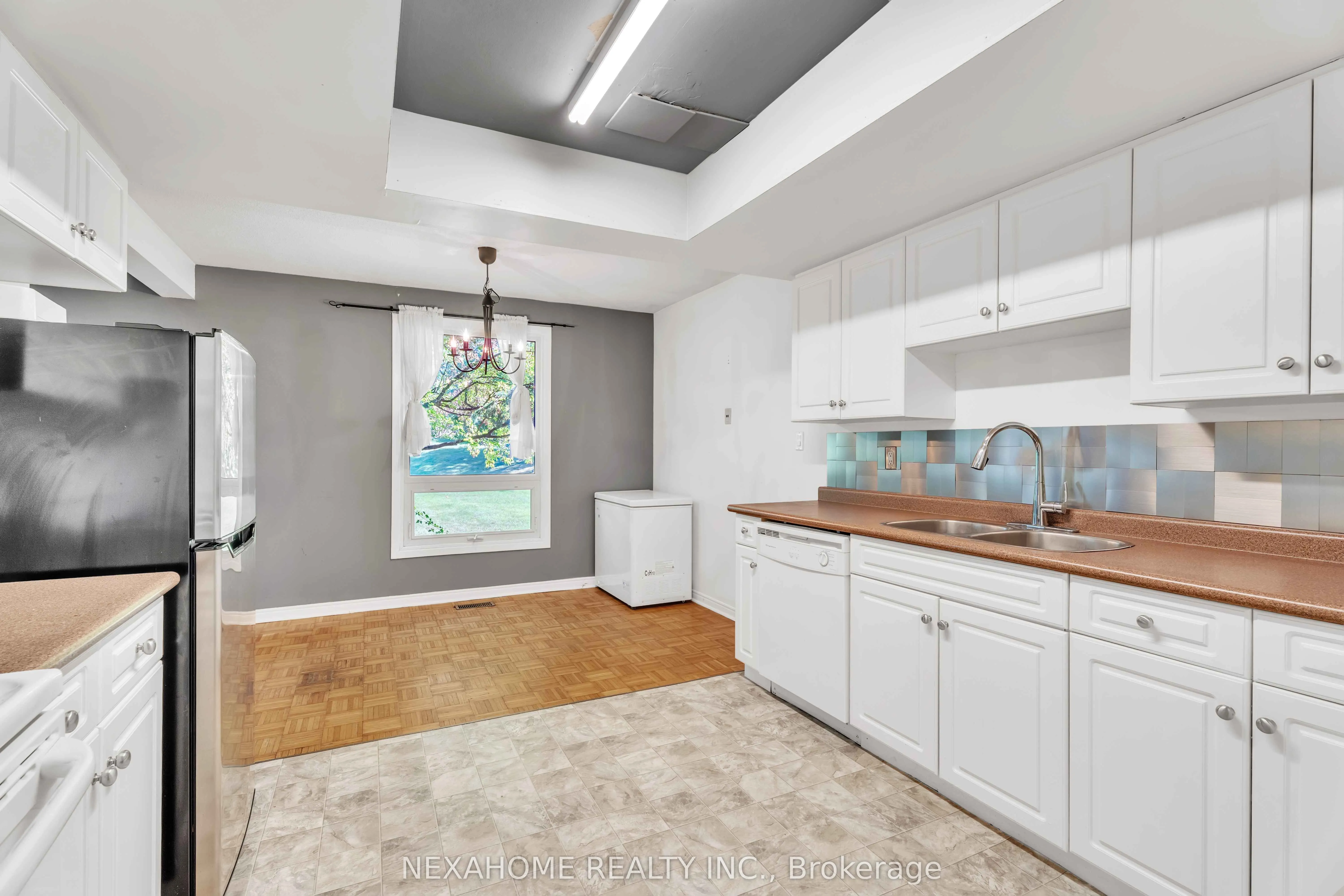 285 EVERGLADE Crescent, #33