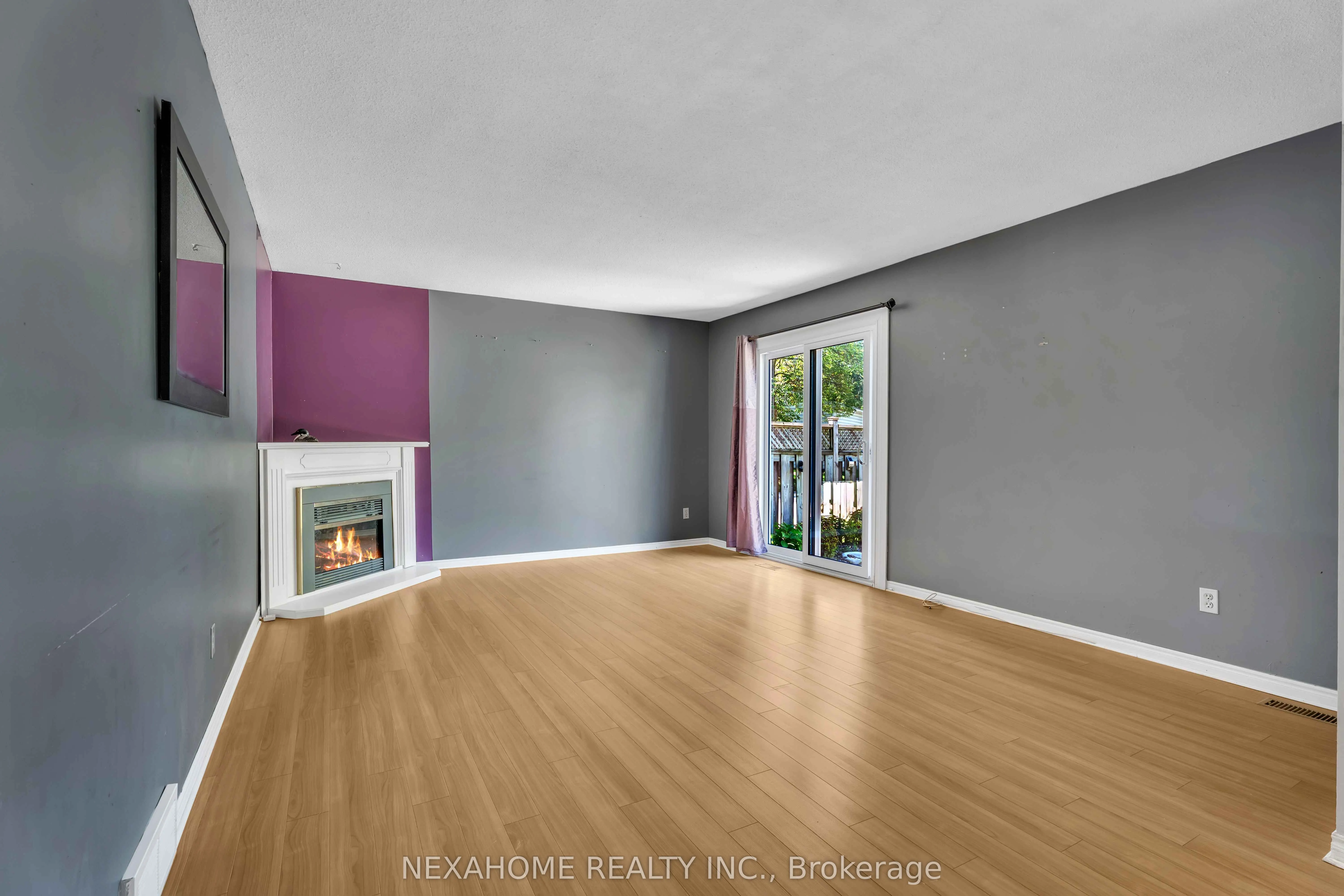 285 EVERGLADE Crescent, #33