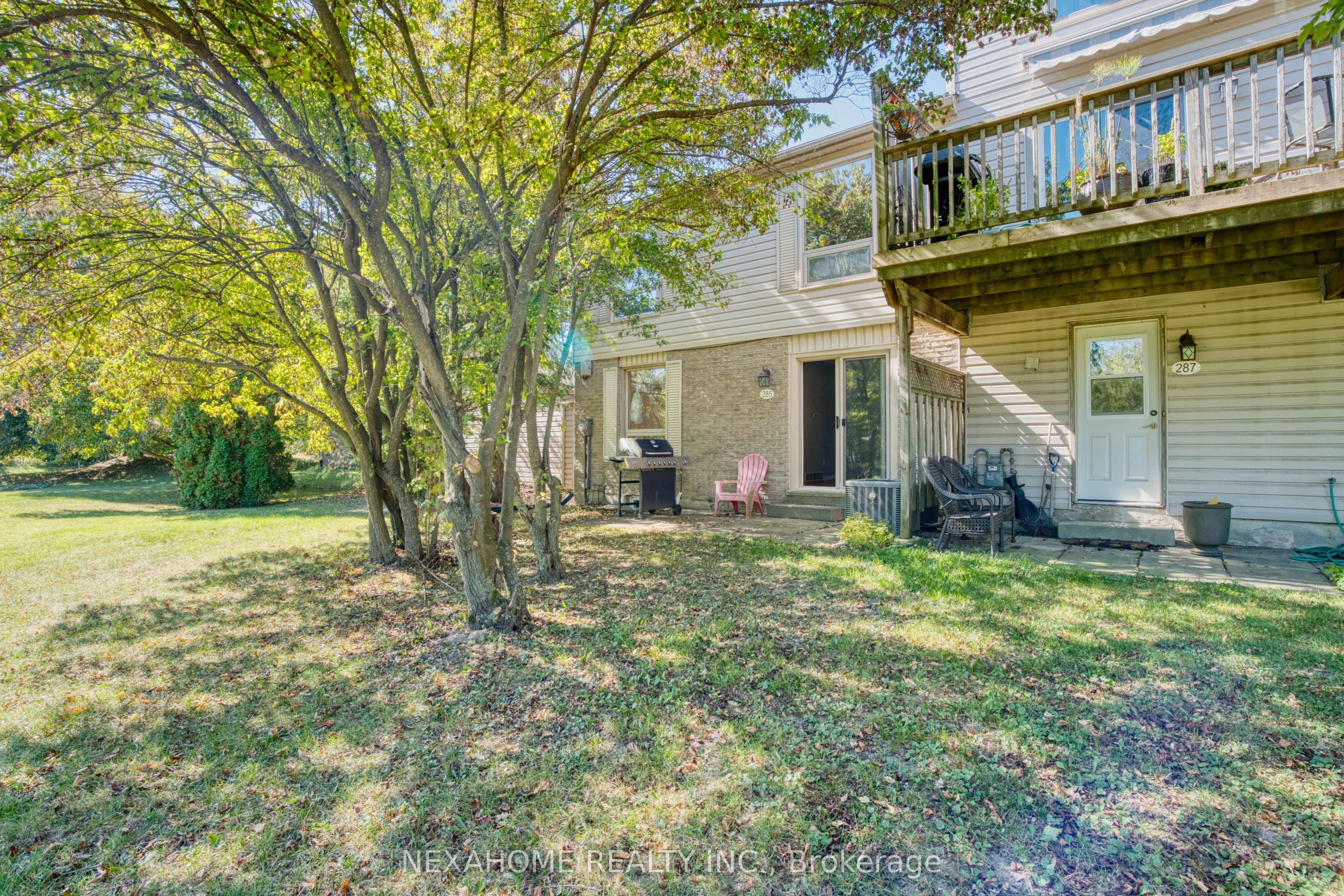 285 EVERGLADE Crescent, #33