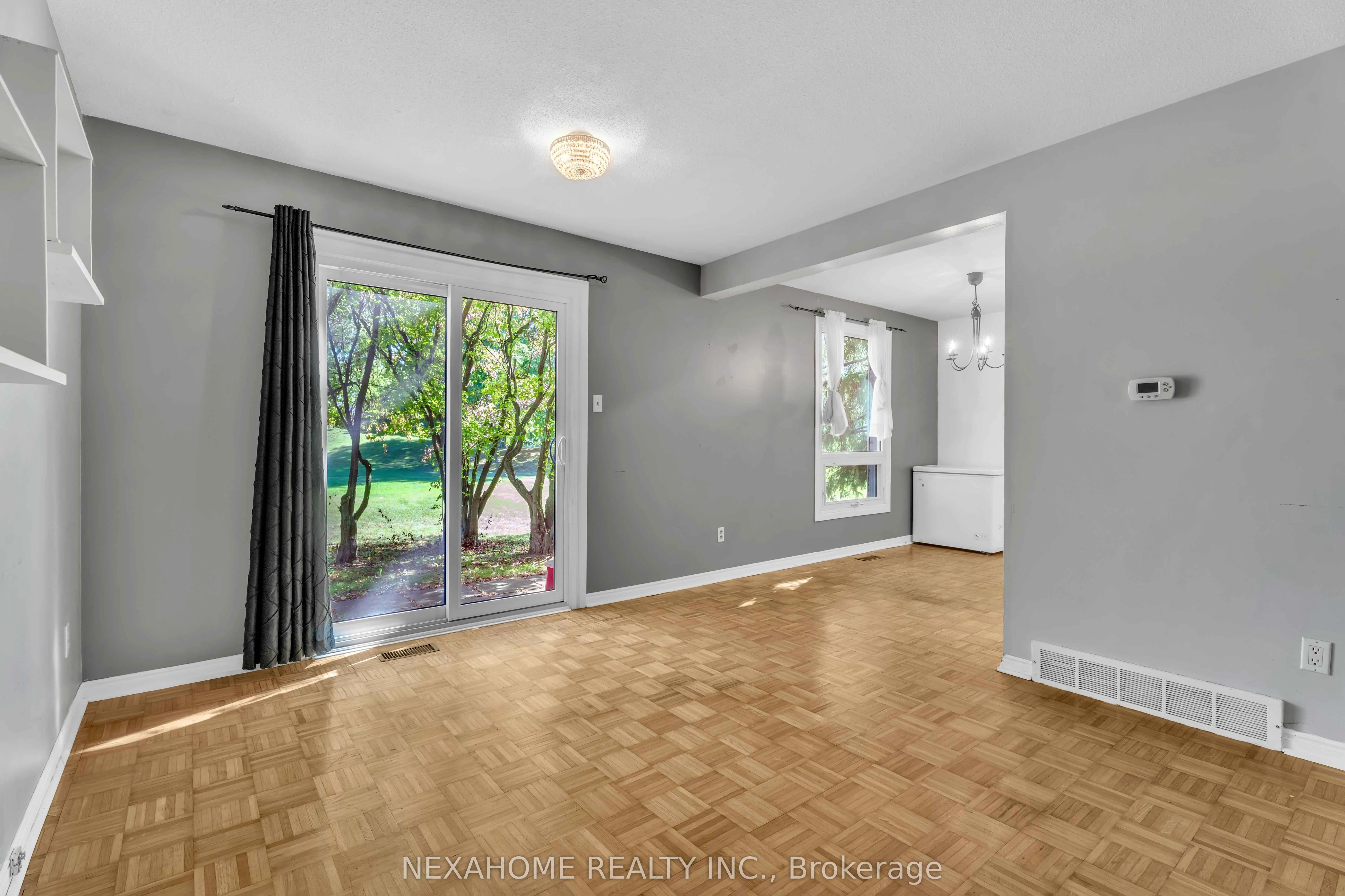 285 EVERGLADE Crescent, #33