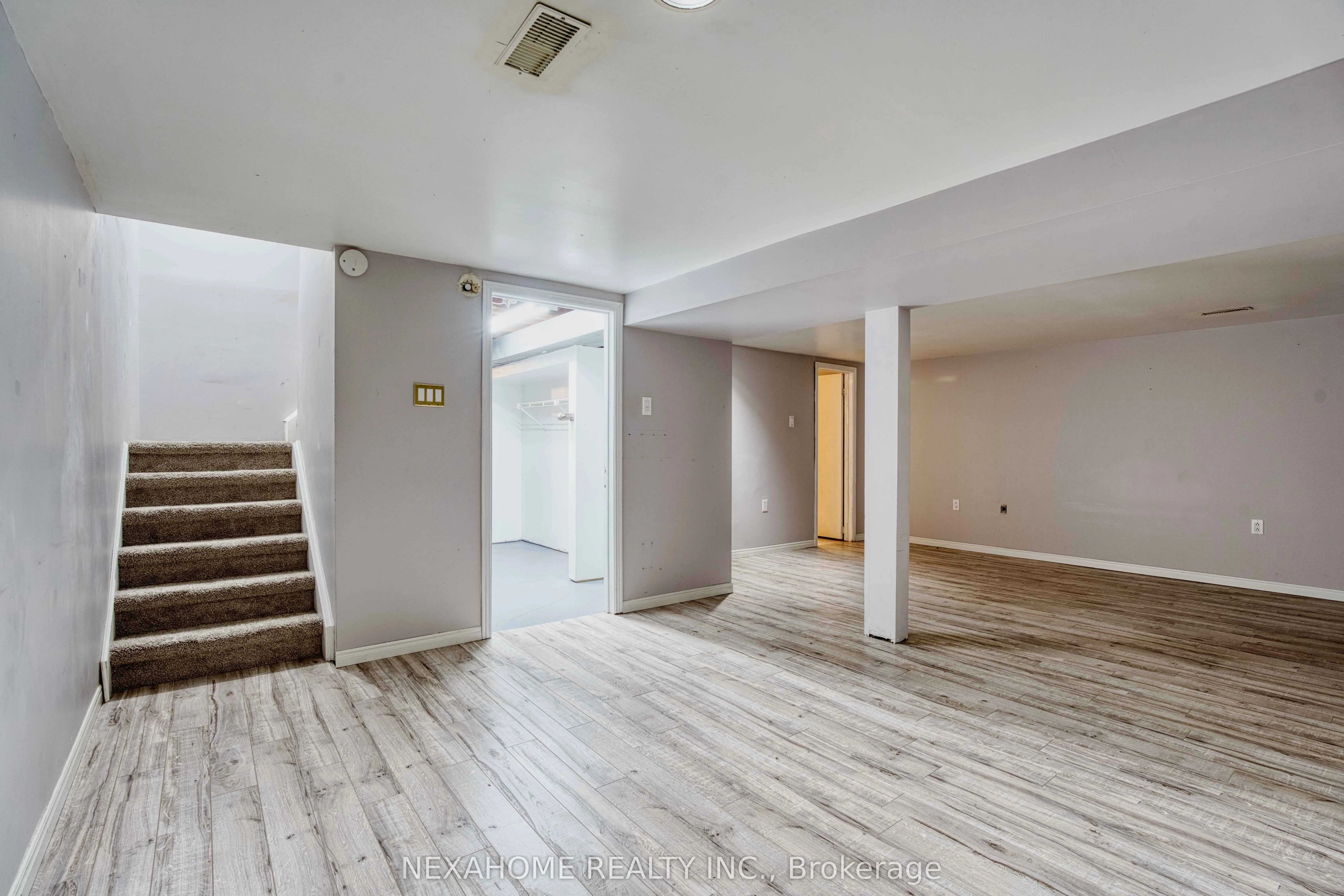 285 EVERGLADE Crescent, #33