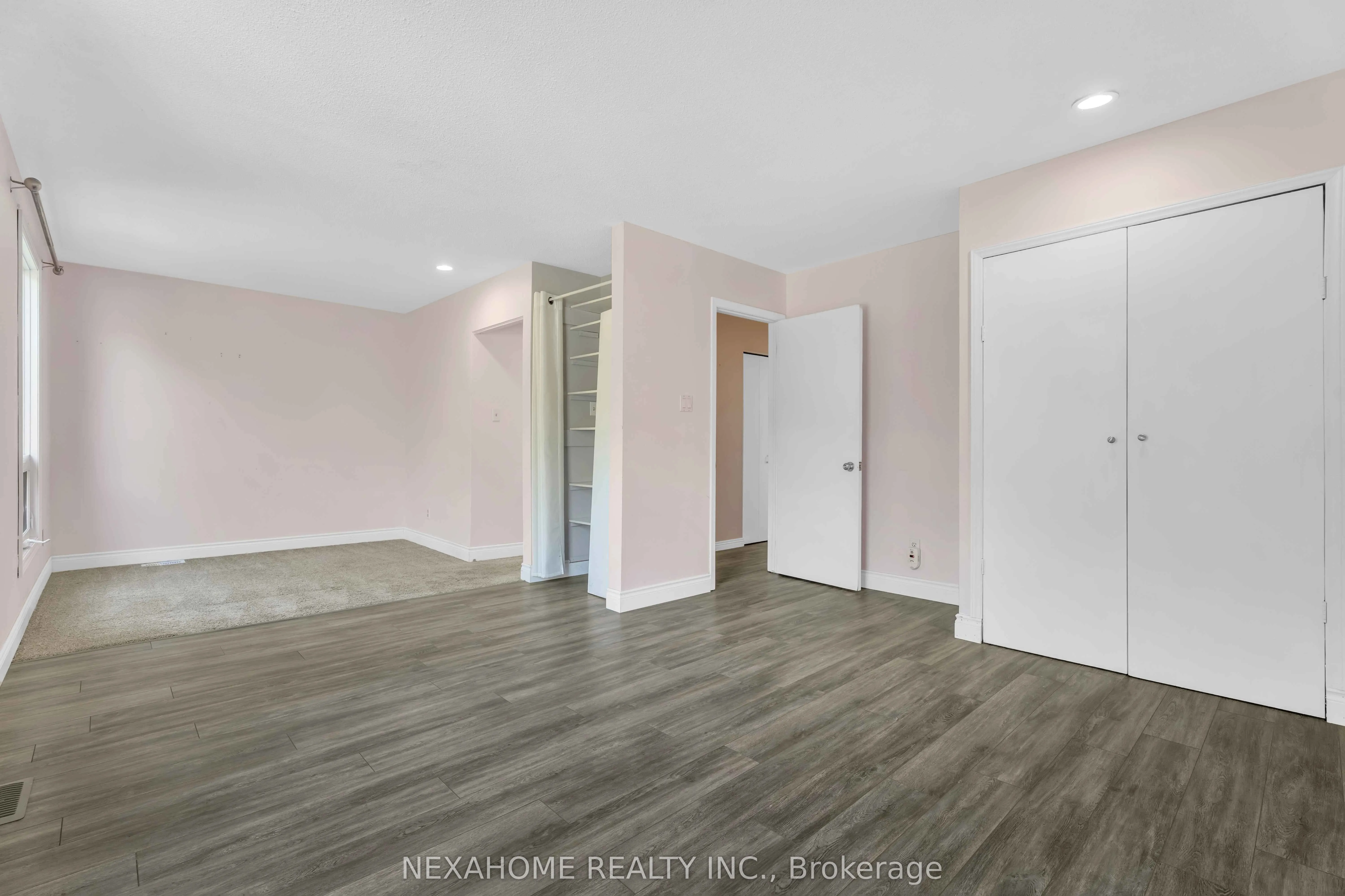 285 EVERGLADE Crescent, #33