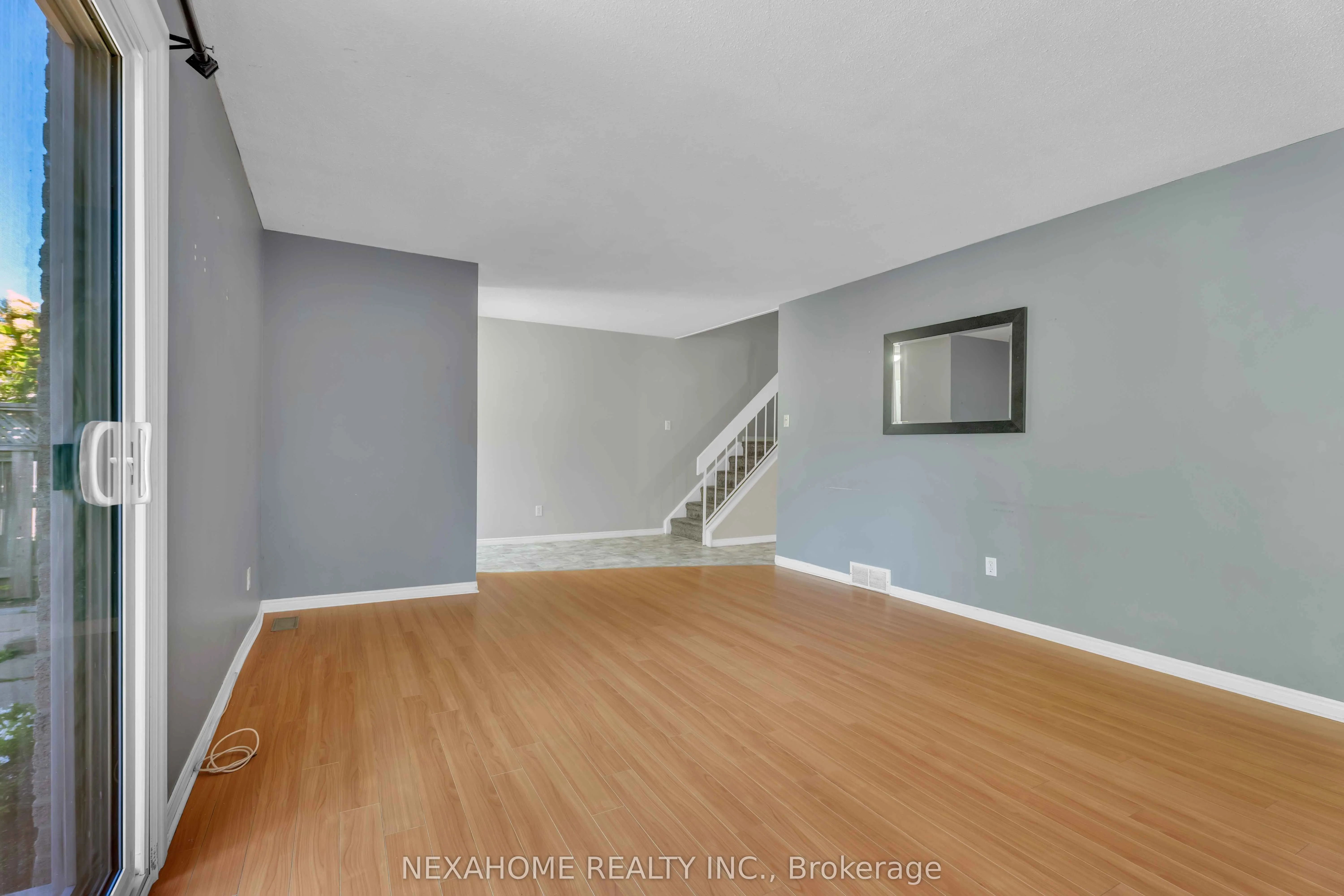 285 EVERGLADE Crescent, #33