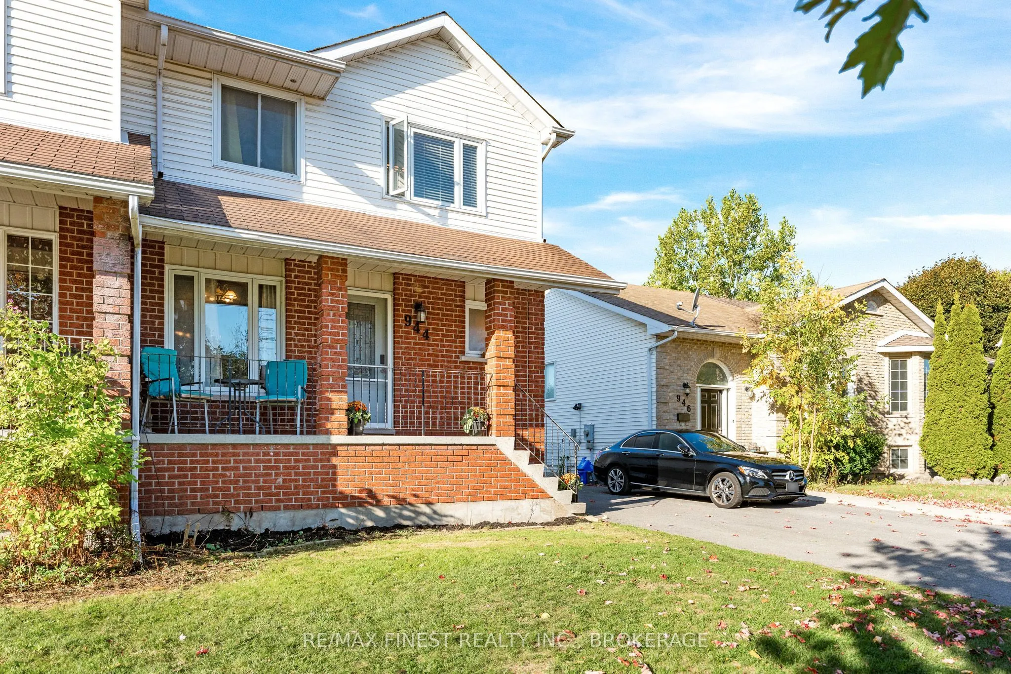 944 Warburton Crescent