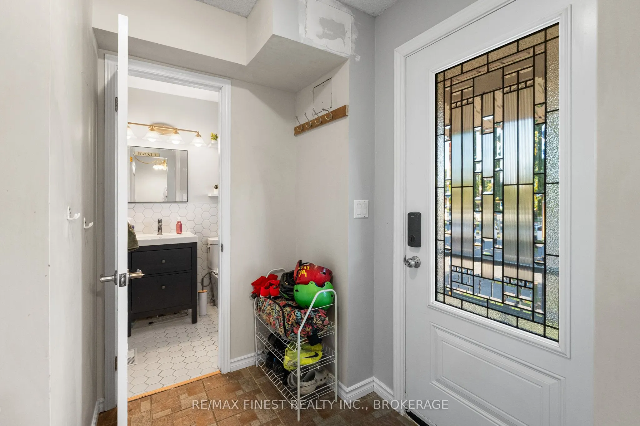 944 Warburton Crescent