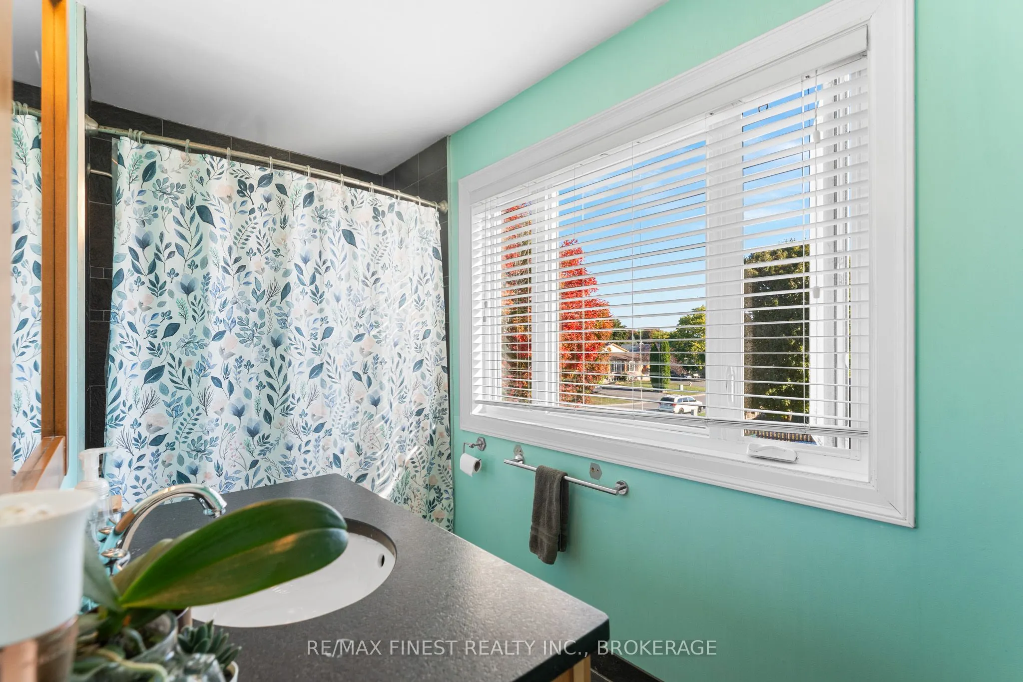 944 Warburton Crescent