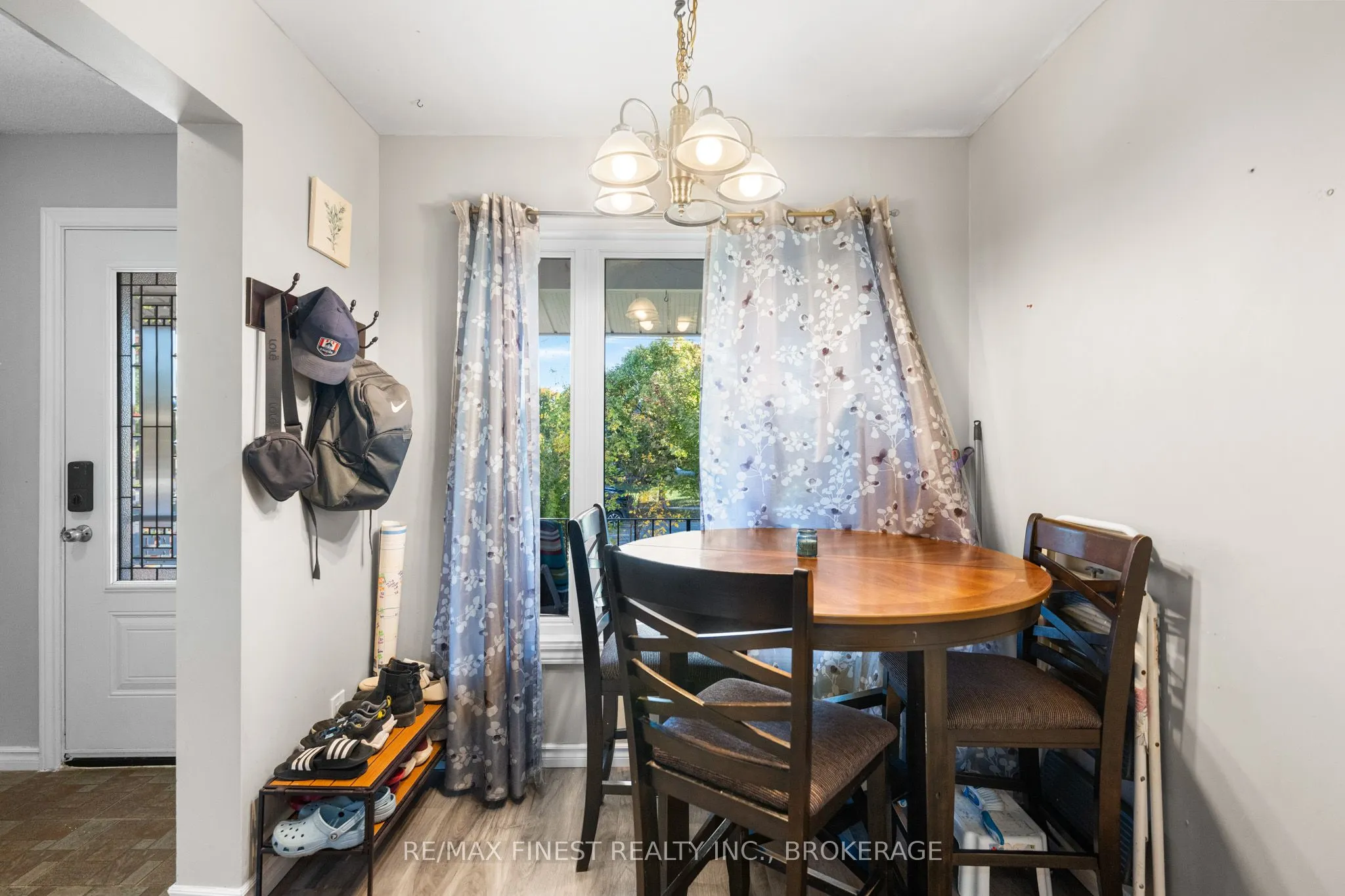 944 Warburton Crescent