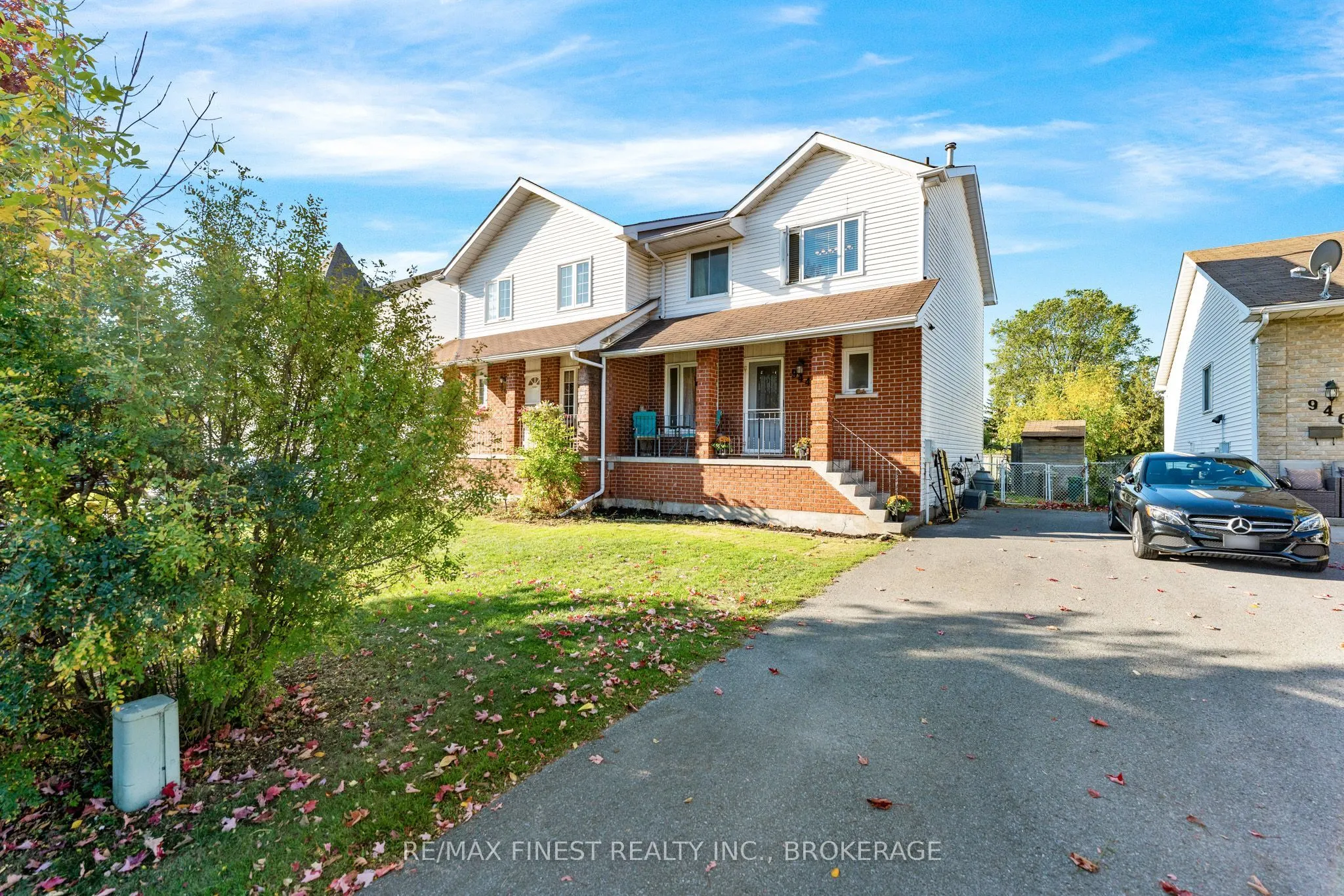 944 Warburton Crescent