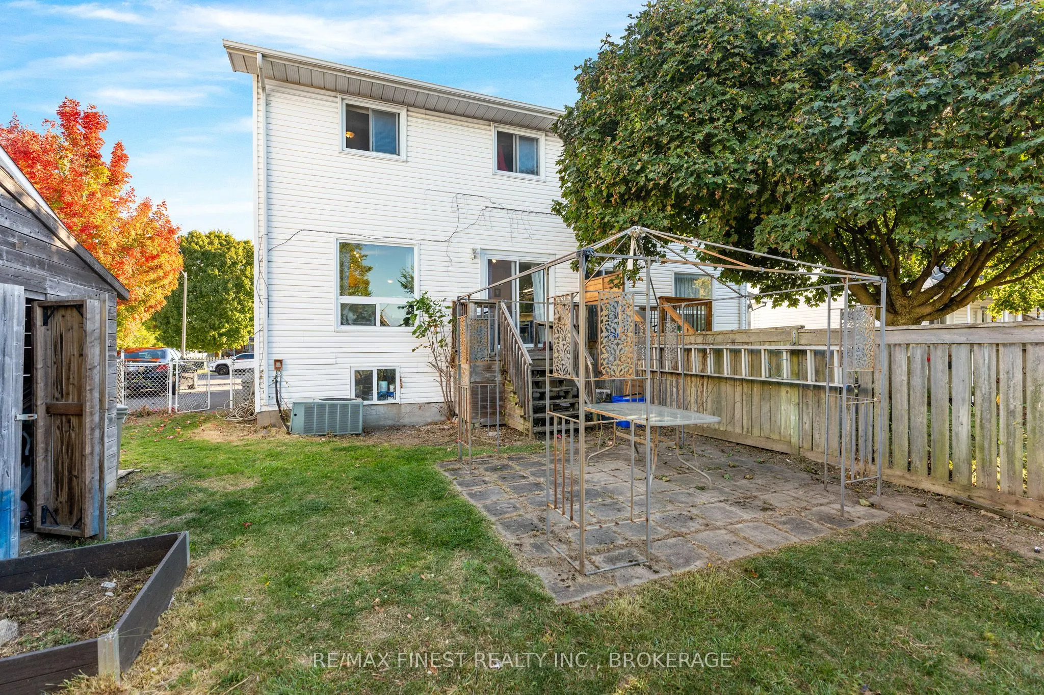 944 Warburton Crescent