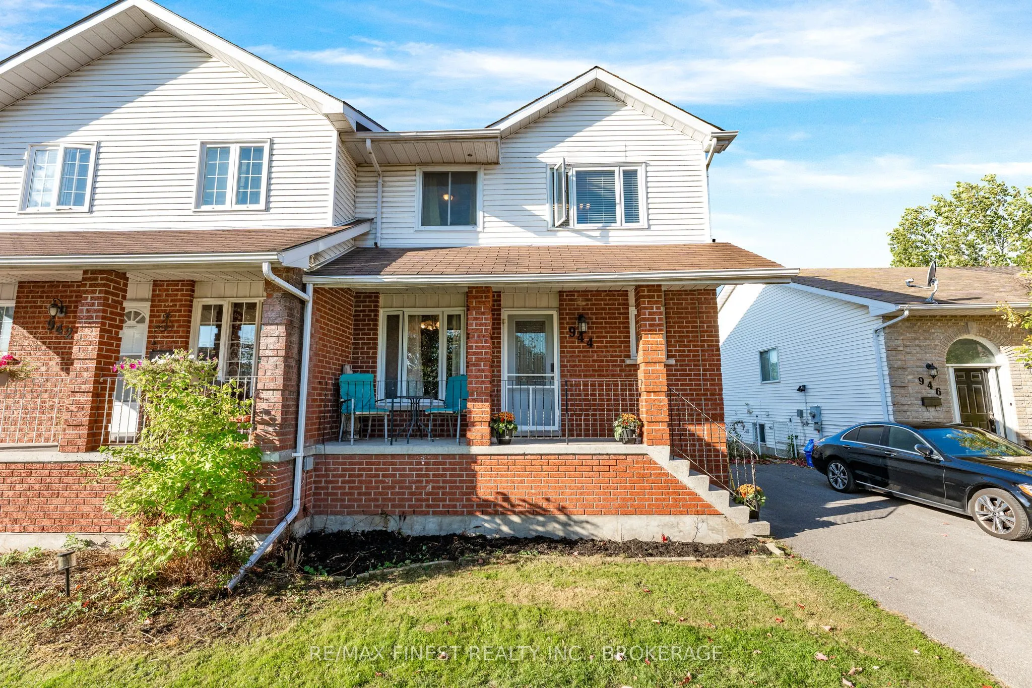 944 Warburton Crescent