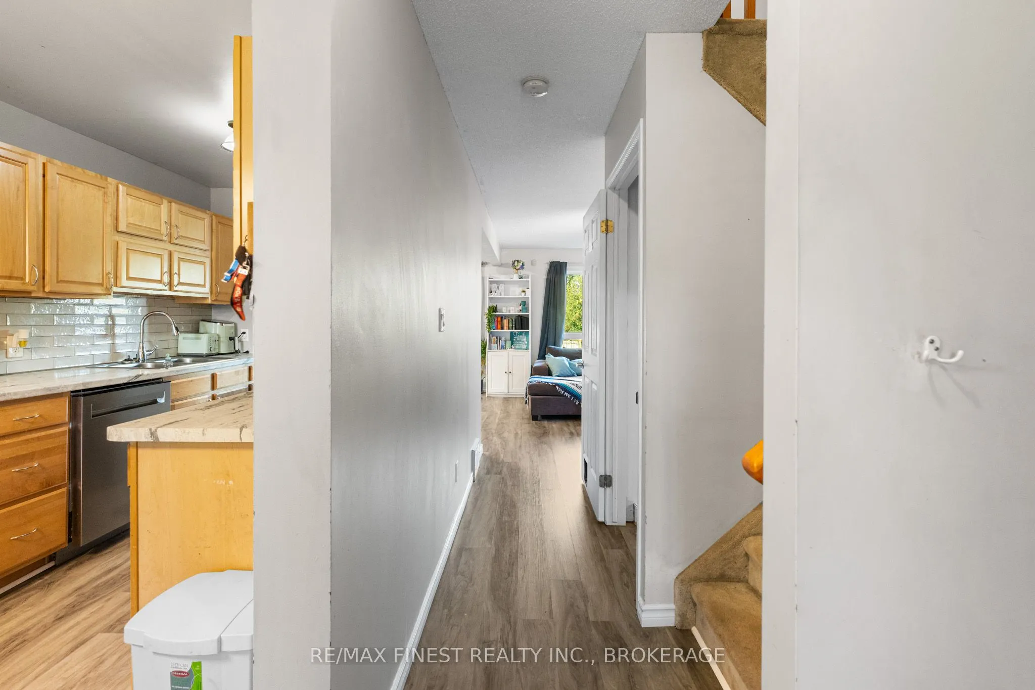 944 Warburton Crescent