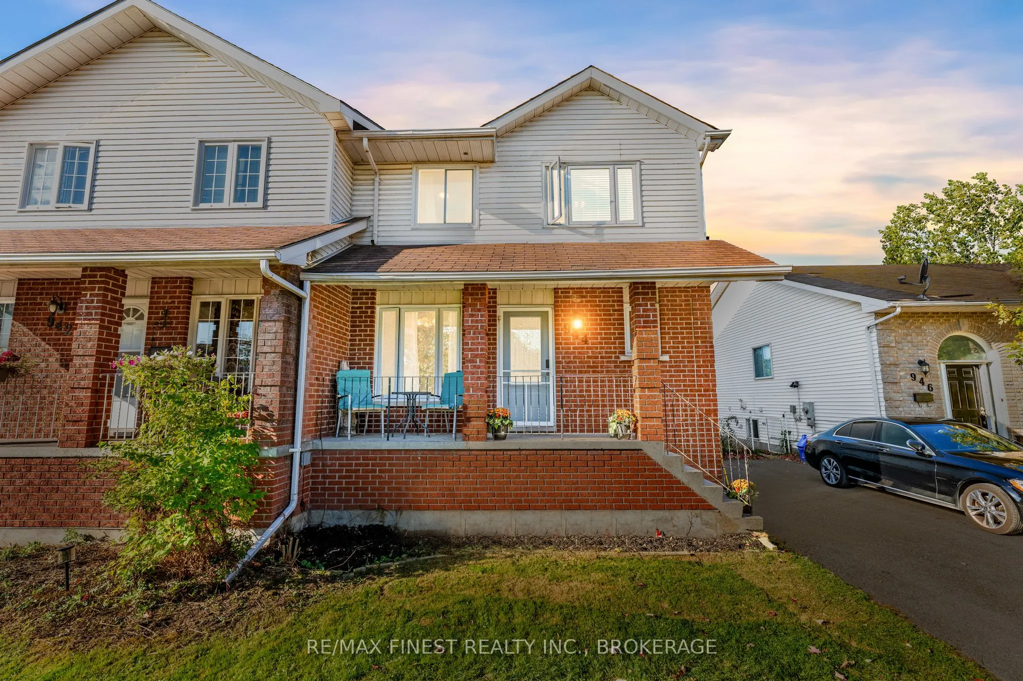 944 Warburton Crescent