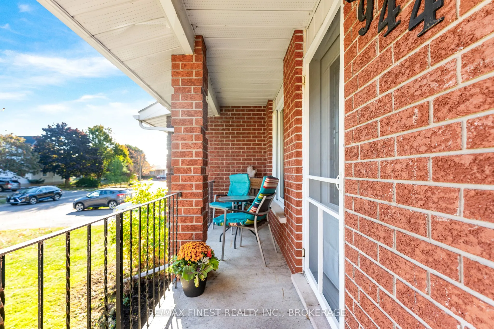 944 Warburton Crescent