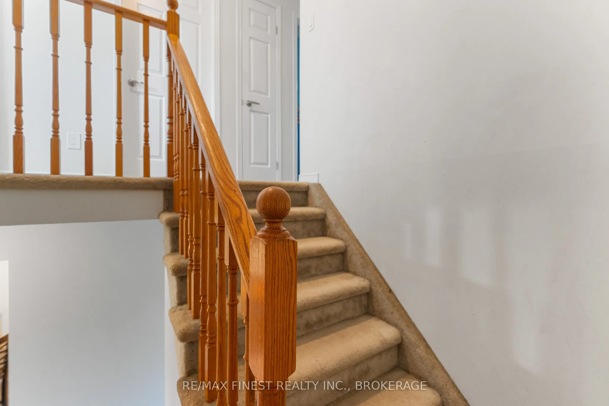 944 Warburton Crescent