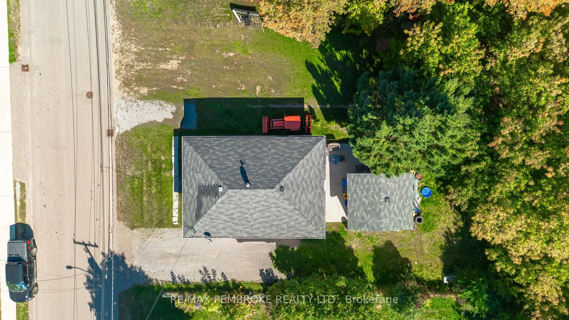 587 Moffat Street