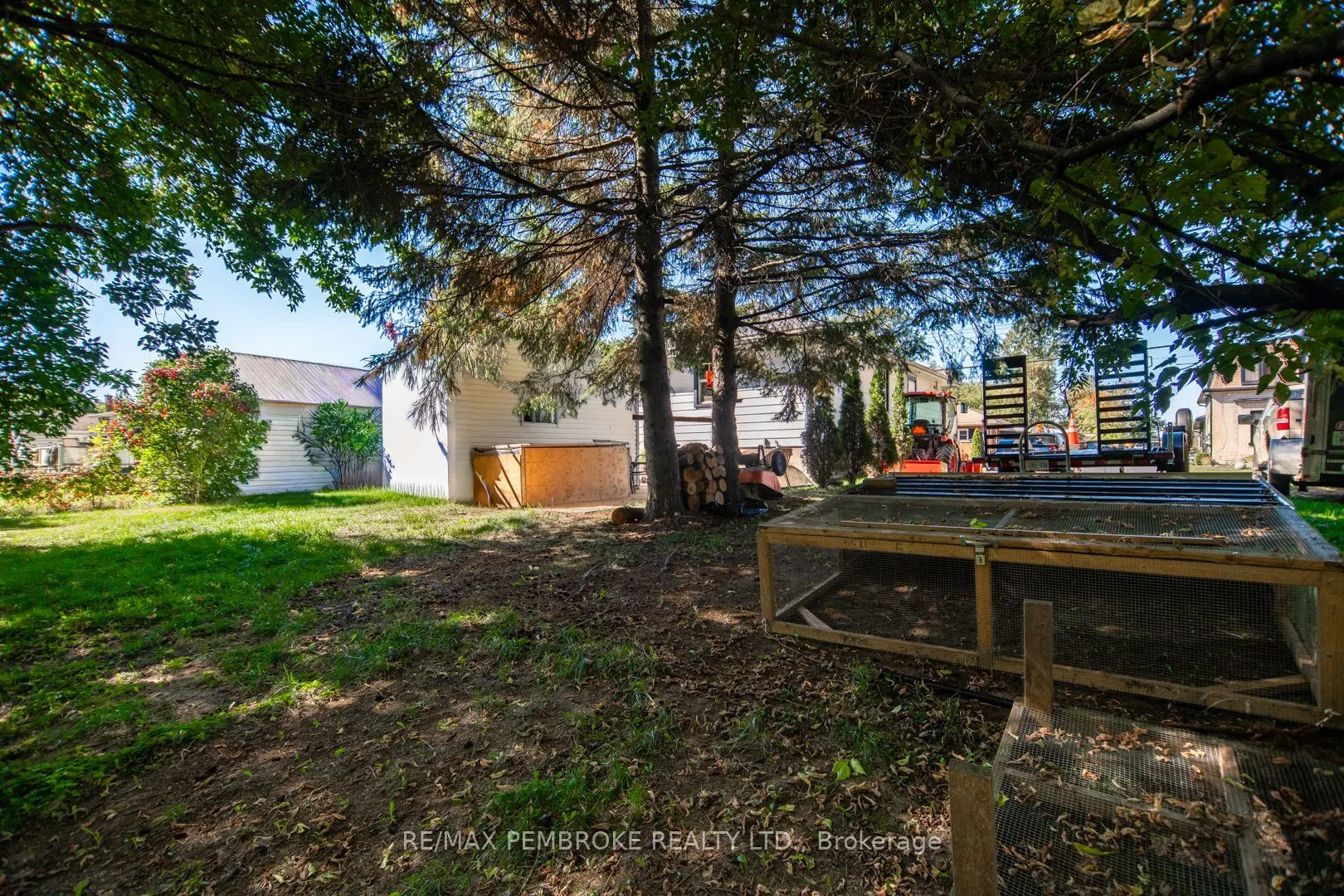 587 Moffat Street