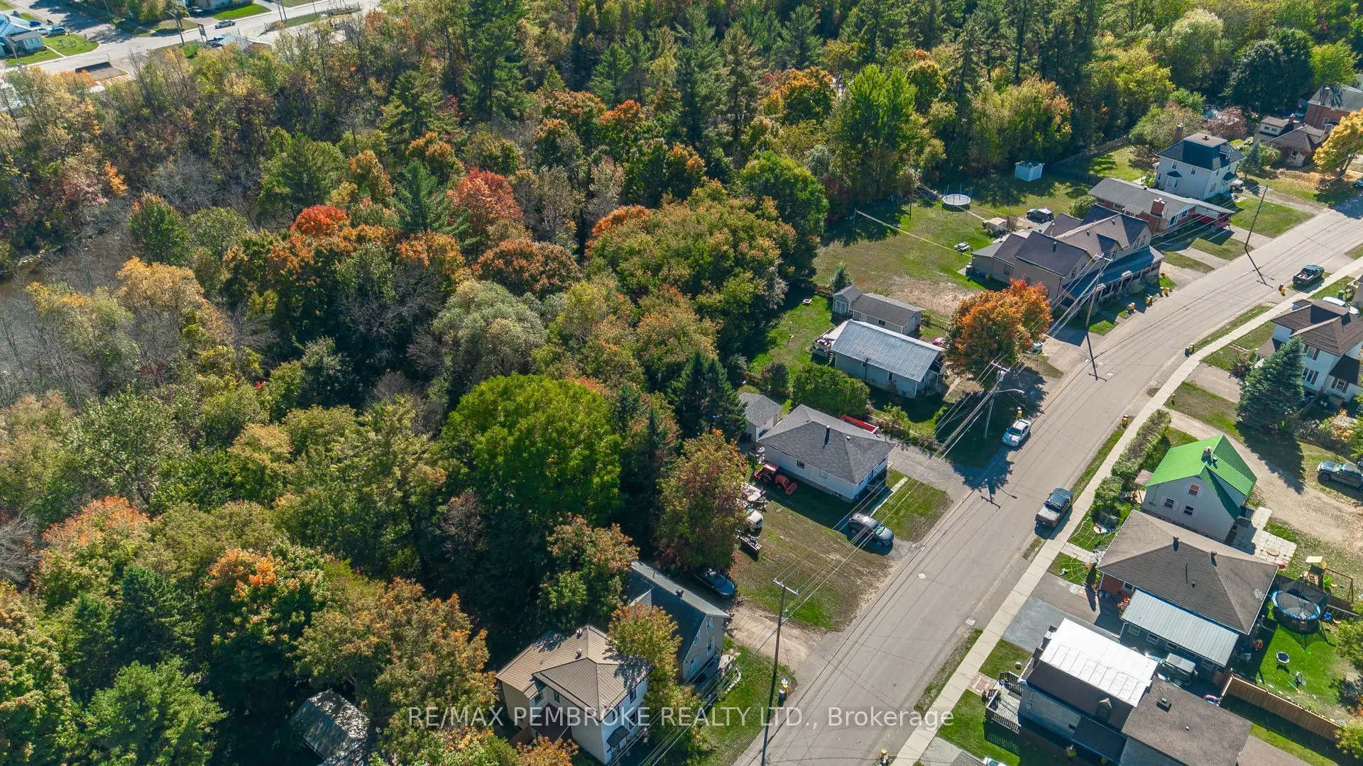 587 Moffat Street